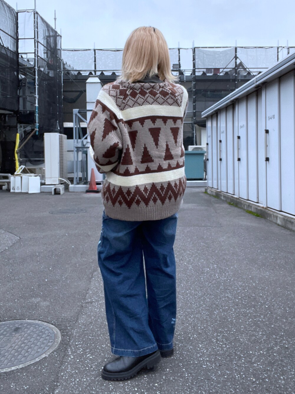 「ニットカーディガン、AVIREX、ootd、低身長、オトナカジュアル、秋冬コーデ、モックネック、AVIREXBelle、AVIREX DEPOT、アビレックス(AVIREX)」|「AVIREXの≪WEB&DEPOT限定≫COWCHAN KNIT CARDIGAN/ カウチンニットカーディガン(カーディガン/ボレロ、ブラウン系)」を使った、Reinaさん(レディース・155cm)の冬コーディネートの2枚目の写真