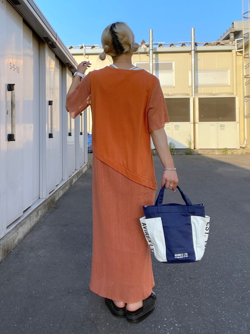 「ワンピース、AVIREX、ootd、夏コーデ、低身長、ラクチンコーデ、今日のコーデ、AVIREXBelle、AVIREX DEPOT、アビレックス(AVIREX)」｜「AVIREXのCUT×MESH ONEPIECE/ カットソー×メッシュ ワンピース（ワンピース、レッド系）」を使った、Reinaさん（レディース・155cm）の夏コーディネートの2枚目の写真