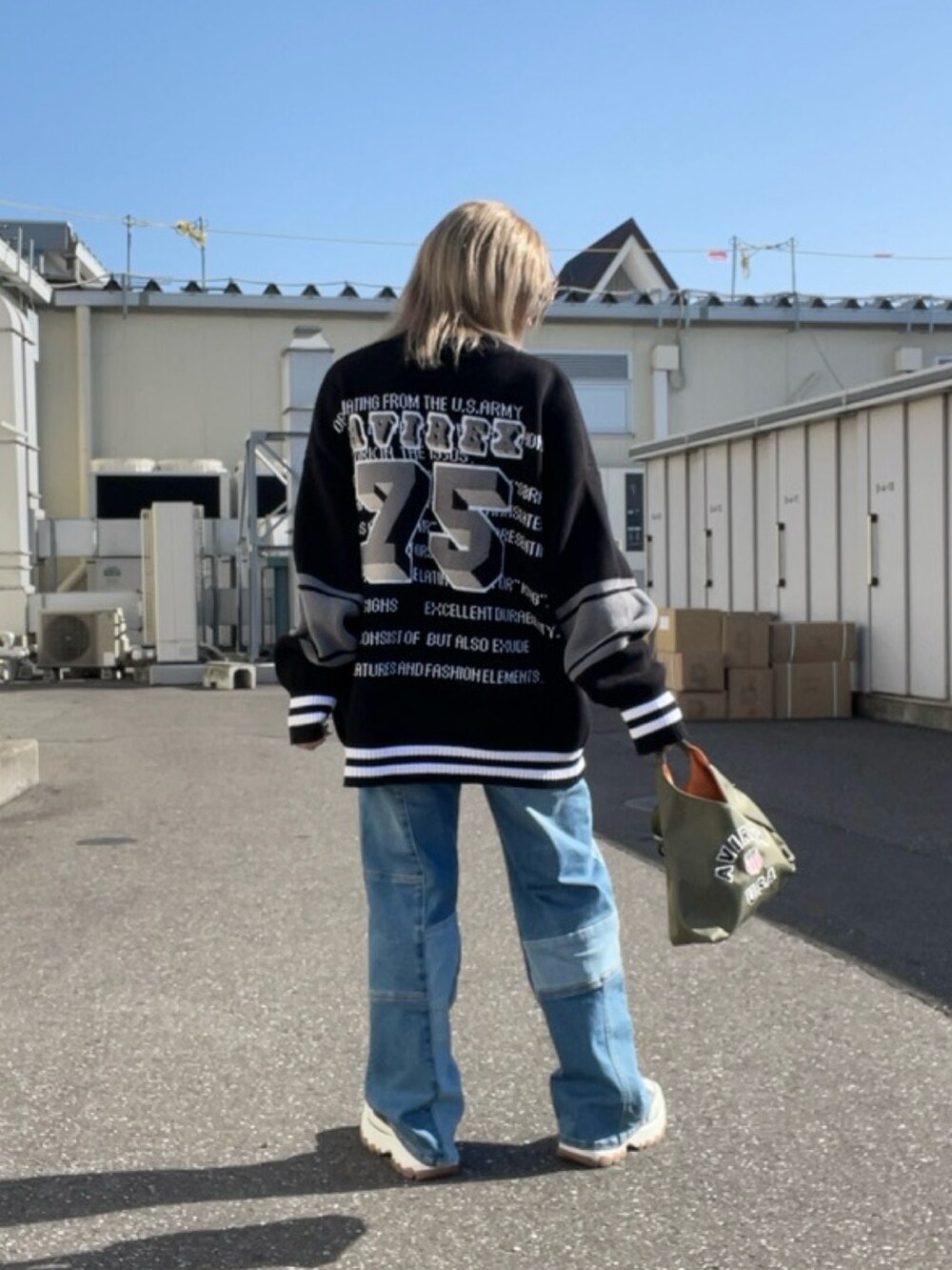 「AVIREX、ootd、モノトーンコーデ、低身長、デニムコーデ、今日のコーデ、秋冬コーデ、AVIREXBelle、AVIREX DEPOT、アビレックス(AVIREX)」｜「AVIREXの【直営店限定】AVX VARSITY CARDIGAN / AVX バーシティ カーディガン / AVIREX / アヴィレックス（カーディガン/ボレロ、ブラック系）」を使った、Reinaさん（レディース・155cm）の秋コーディネートの2枚目の写真