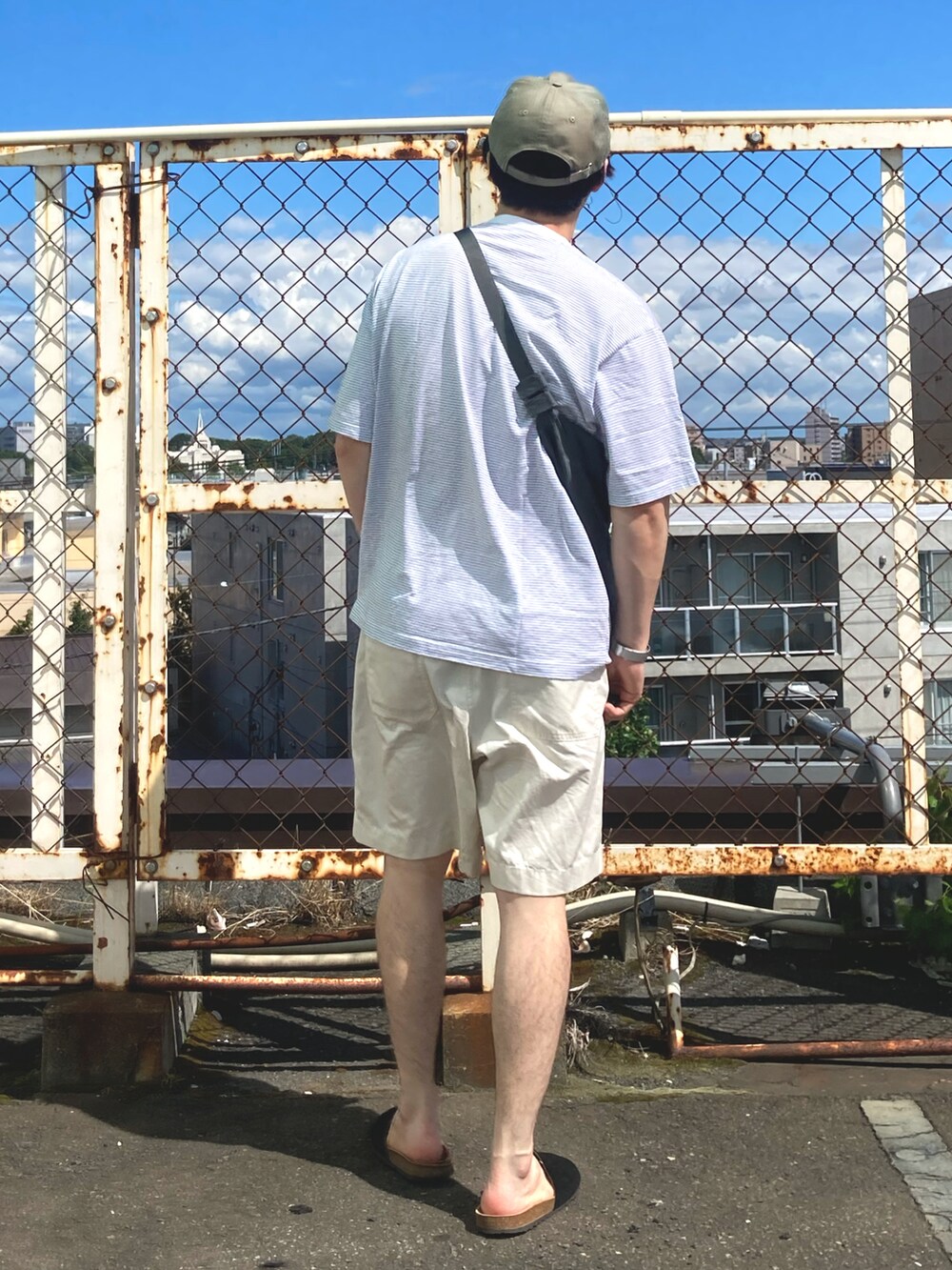「夏コーデ、ビッグT、ビッグシルエット、ハーフパンツ、Tシャツ、ボーダー、ennoy、UNIQLO」｜「NEW ERAのNEW ERA × BEAMS / 別注 Gaba 9Fifty Retro Crown Cap（キャップ、グリーン系）」を使った、のりじさん（メンズ・172cm）の夏コーディネートの3枚目の写真