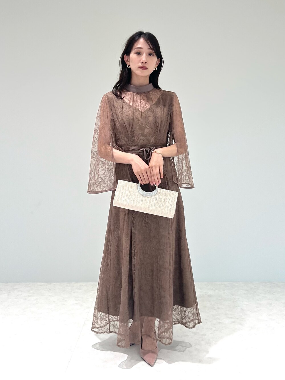 Leja 総レースケープデザインフレアスリーブドレス　М　ブラウン　袖スリット LEJA】総レースケープデザインフレアスリーブウエストリボンAライン