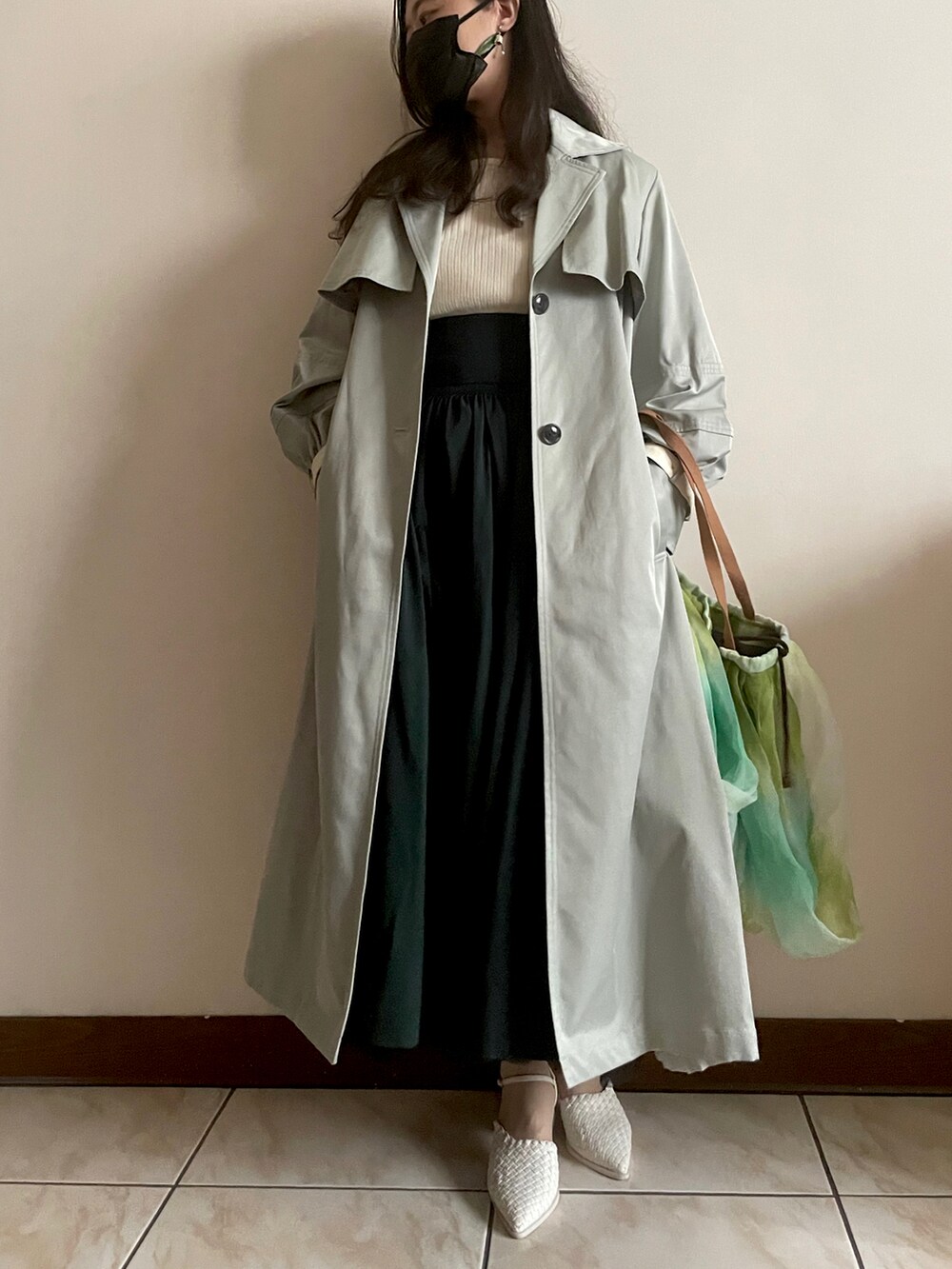「ootd、トレンチコート、amerivintage、アメリヴィンテージ、ミントグリーン、ミント、ミントカラー、コート、コートコーデ、プリーツ、春コーデ、春アウター、春カラー、風衣、風衣外套」｜「AmeriのBALLOON SLEEVE PLEATS TRENCH（トレンチコート、グリーン系）」を使った、Rosaliz.Hさん（レディース・157cm）の春コーディネートの2枚目の写真