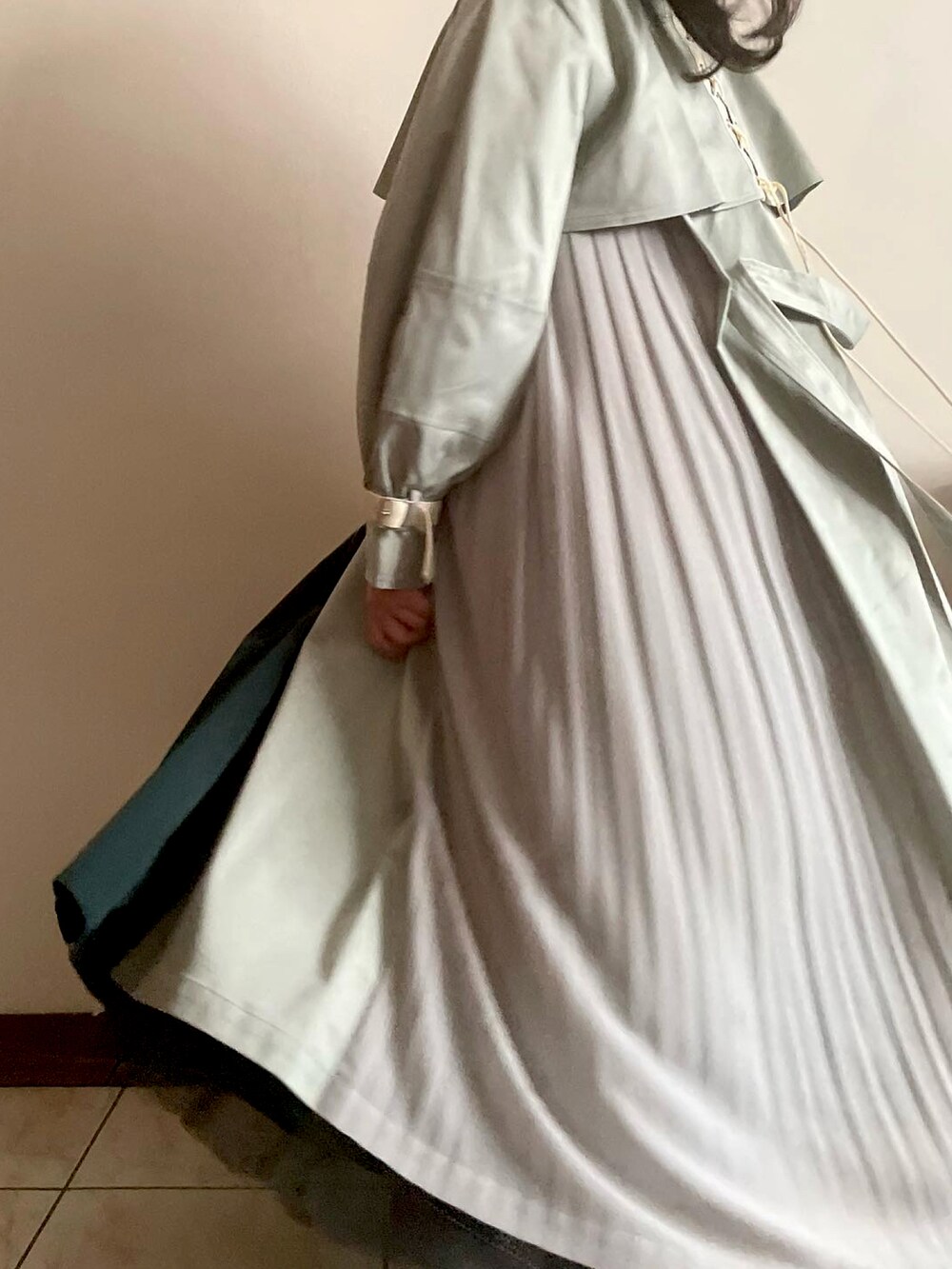 「ootd、トレンチコート、amerivintage、アメリヴィンテージ、ミントグリーン、ミント、ミントカラー、コート、コートコーデ、プリーツ、春コーデ、春アウター、春カラー、風衣、風衣外套」｜「AmeriのBALLOON SLEEVE PLEATS TRENCH（トレンチコート、グリーン系）」を使った、Rosaliz.Hさん（レディース・157cm）の春コーディネートの4枚目の写真