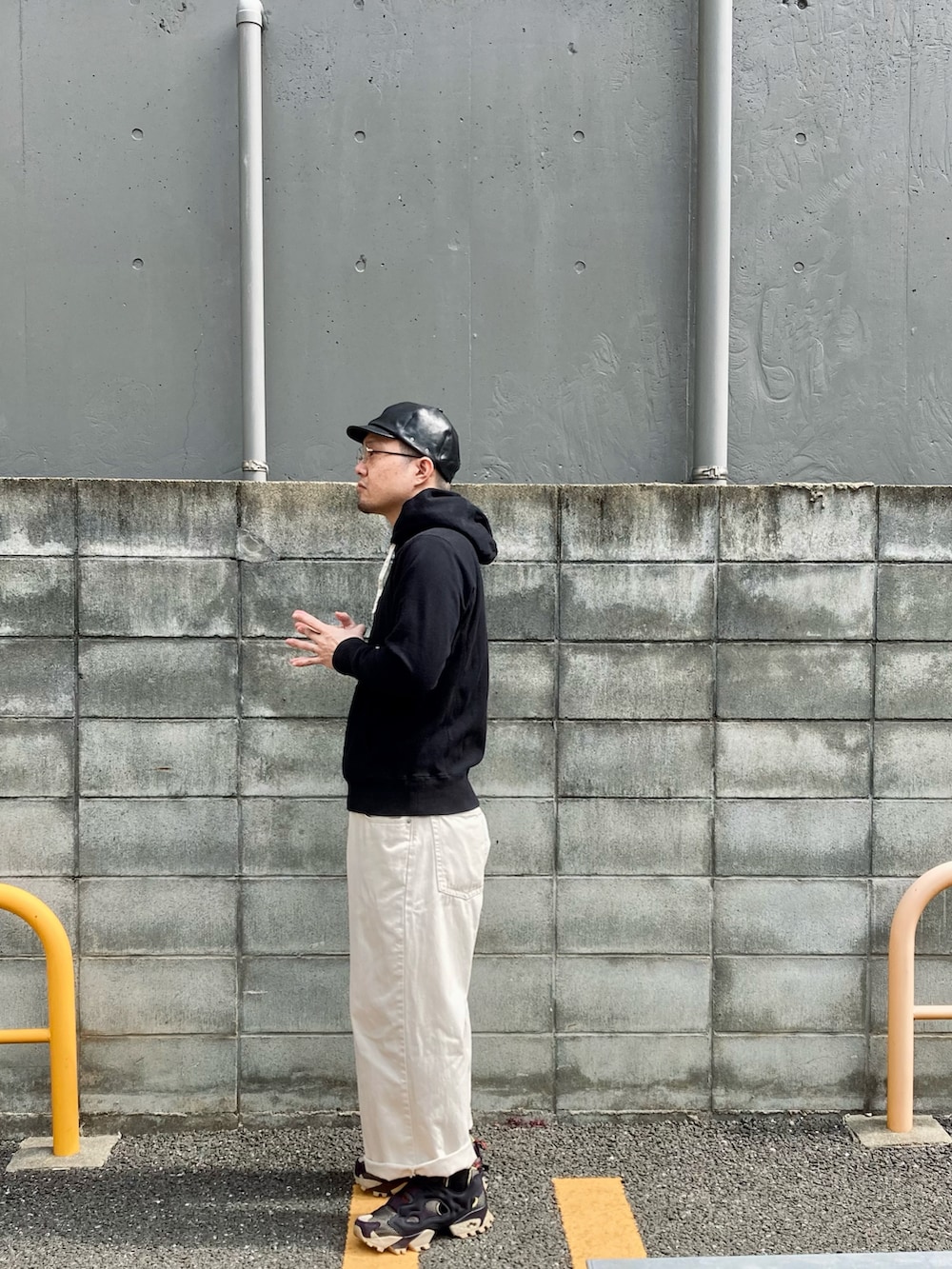 「MRFATMANのBillie Leather Cap　ビリーレザーキャップ（キャップ、ブラック系）」を使った、to48さん（メンズ・173cm）の春コーディネートの2枚目の写真