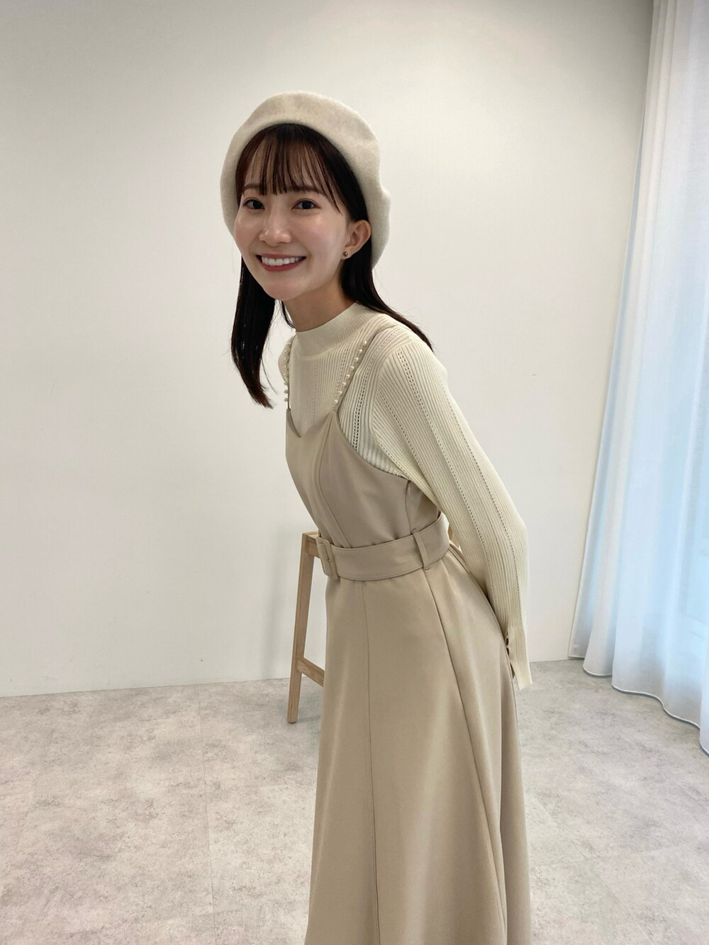 「秋服まるっと大公開、秋コーデ、ベージュ、ベージュコーデ、ワントーンコーデ、淡色コーデ、ベレー帽、キャミワンピ、ニット、ブーツ、休日スタイル、プチプラ、韓国ファッション、お出かけコーデ、ロングワンピース」|「earth music&ecologyのベレー帽(ハンチング/ベレー帽、ホワイト系)」を使った、このみさん(レディース・164cm)の秋コーディネートの2枚目の写真