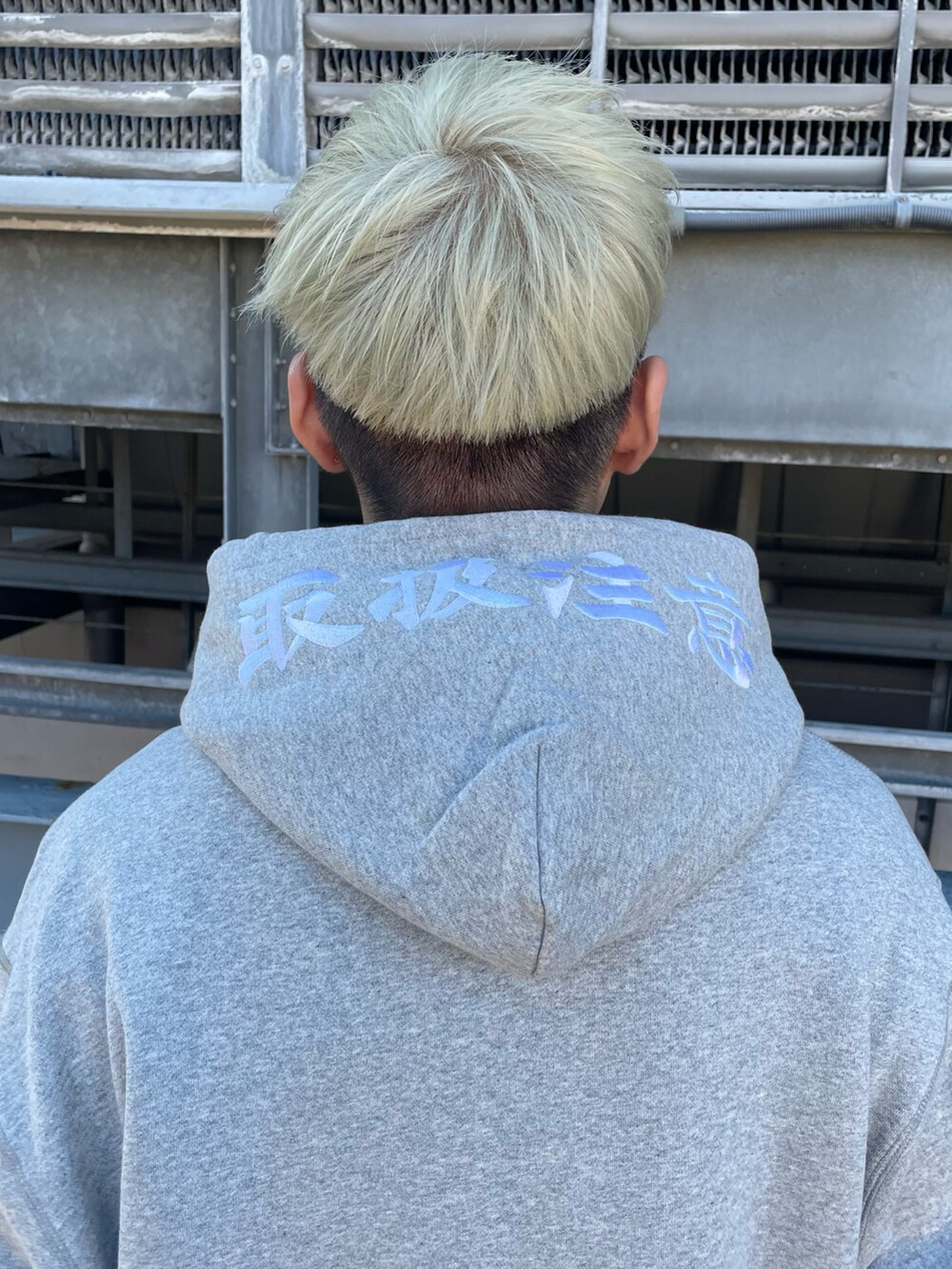 「blackeyepatch、グレーコーデ、韓国ファッション、冬コーデ、Danke schon、トライバル、カーゴパンツ、ビッグシルエット、AF1、黒スニーカー、スケータースタイル、クリスマスに着たい服、冬のコーデ、今日のコーデ、高身長」|「DANKE SCHONのDankeSchon/ダンケシェーン/トライバルカーゴパンツ(カーゴパンツ、グレー系)」を使った、山田 統生さん(メンズ・182cm)の冬コーディネートの3枚目の写真