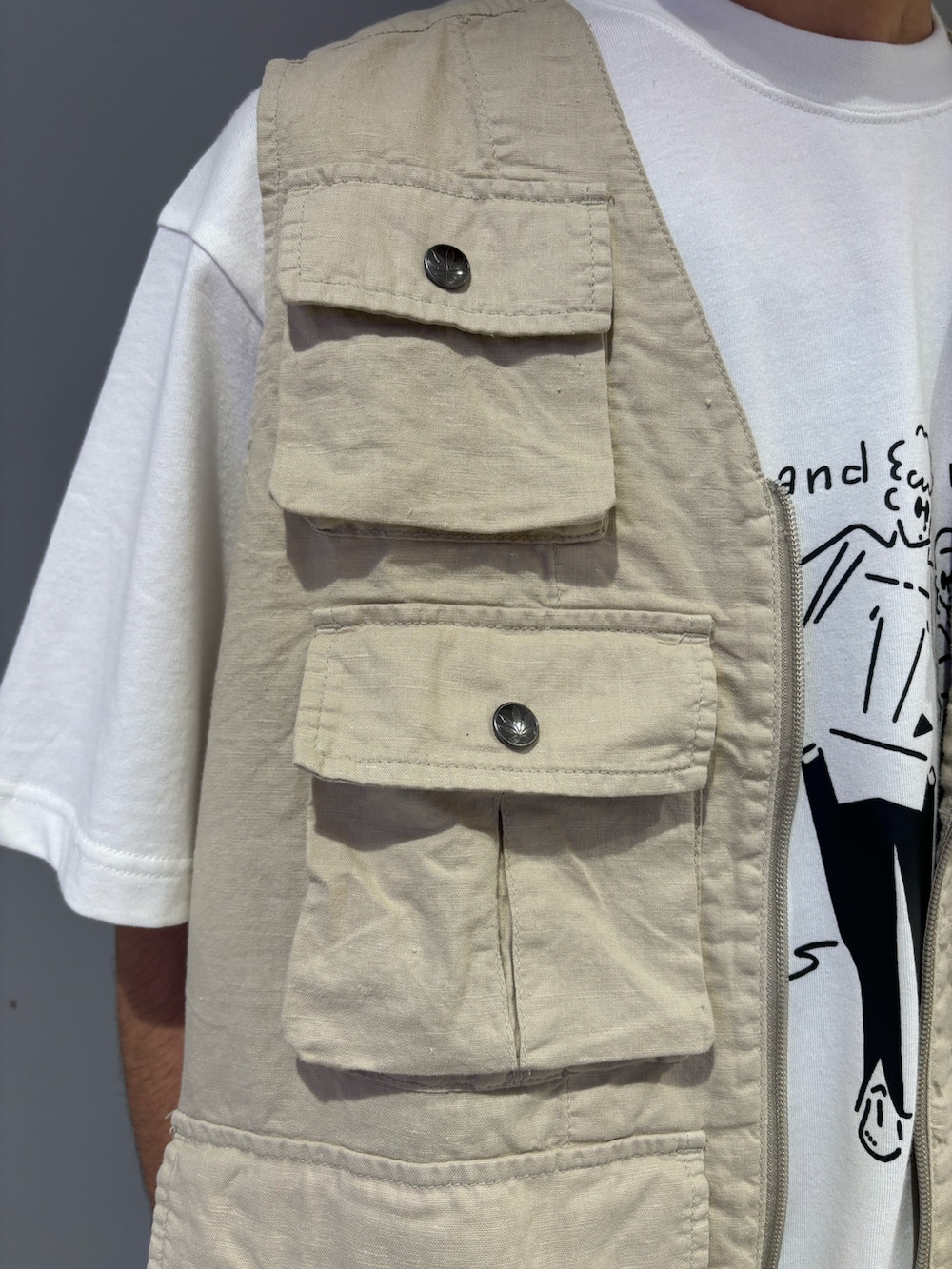 「セットアップ、ミリタリー、BEAVER、ベスト、MANASTASH、夏服、and wander、ビーチサンダル、oofos、ウーフォス」｜「MANASTASHのMANASTASH/マナスタッシュ/HEMP POP VEST/ヘンプポップベスト（ベスト、その他）」を使った、しょーまさん（メンズ・169cm）の夏コーディネートの3枚目の写真