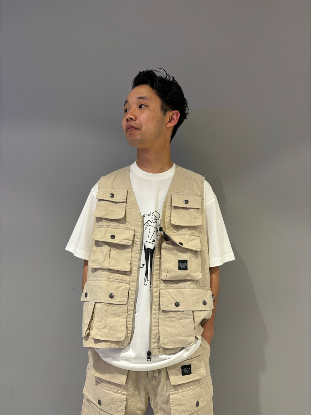 「セットアップ、ミリタリー、BEAVER、ベスト、MANASTASH、夏服、and wander、ビーチサンダル、oofos、ウーフォス」｜「MANASTASHのMANASTASH/マナスタッシュ/HEMP POP VEST/ヘンプポップベスト（ベスト、その他）」を使った、しょーまさん（メンズ・169cm）の夏コーディネートの2枚目の写真