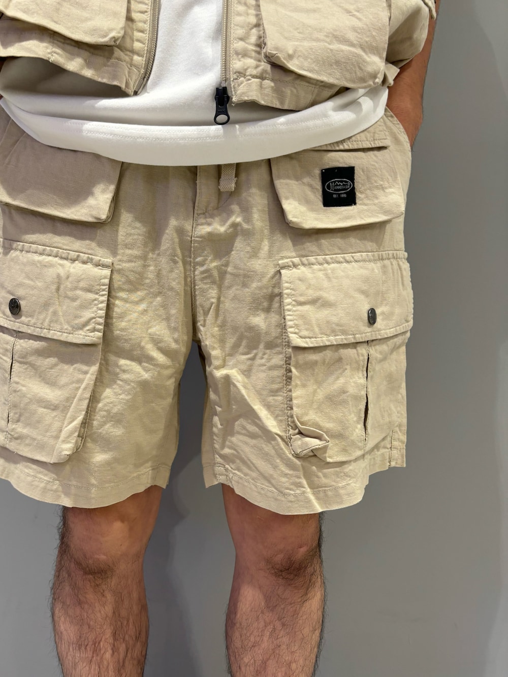 「セットアップ、ミリタリー、BEAVER、ベスト、MANASTASH、夏服、and wander、ビーチサンダル、oofos、ウーフォス」｜「MANASTASHのMANASTASH/マナスタッシュ/HEMP POP VEST/ヘンプポップベスト（ベスト、その他）」を使った、しょーまさん（メンズ・169cm）の夏コーディネートの4枚目の写真