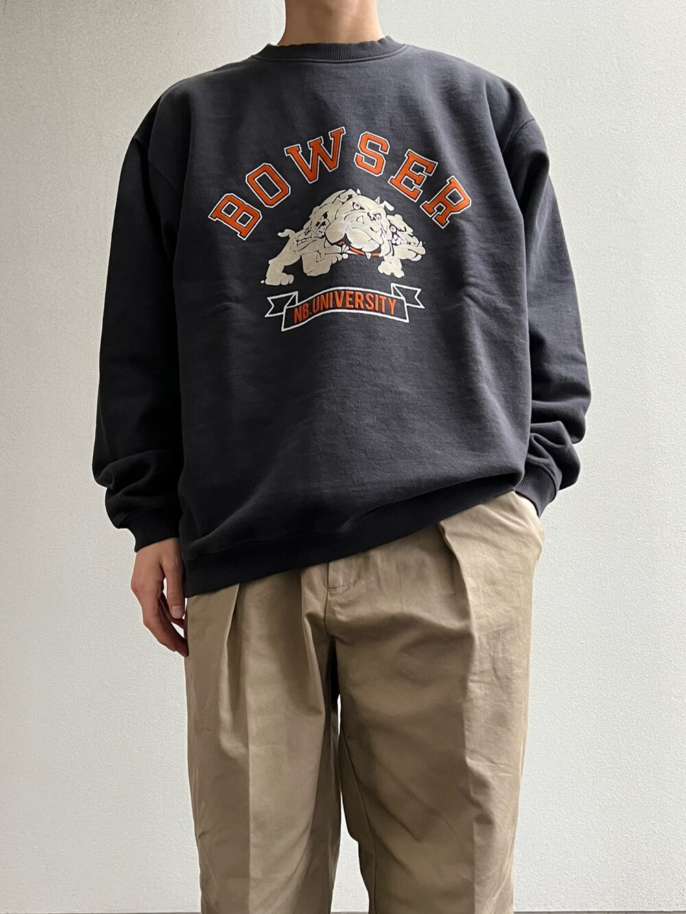 ベージュ系のその他パンツ、その他のその他、その他のその他を着用したメンズの春コーディネートの2枚目の写真