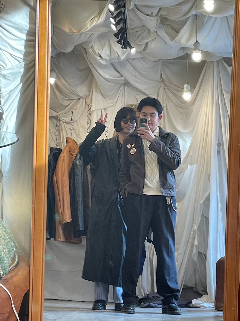 「休日スタイル、冬アウター、大人コーデ、キレイめ、レザー、おしゃれさんと繋がりたい、シンプルスタイル、古着好きな人と繋がりたい、低身長男子、レディースライク、古着コーデ、カジュアルコーデ、ロングコート、ヴィンテージ、春コーデ」｜「usedのアイテム（ジャケット/アウター、ブラック系）」を使った、おのさん（メンズ・165cm）の冬コーディネートの2枚目の写真