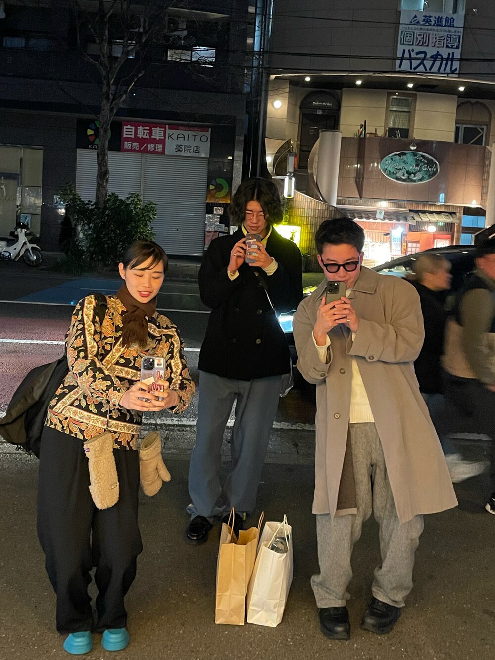 「COLE HAANのアイテム（ドレスシューズ、ブラウン系）」を使った、おのさん（メンズ・165cm）の冬コーディネートの2枚目の写真