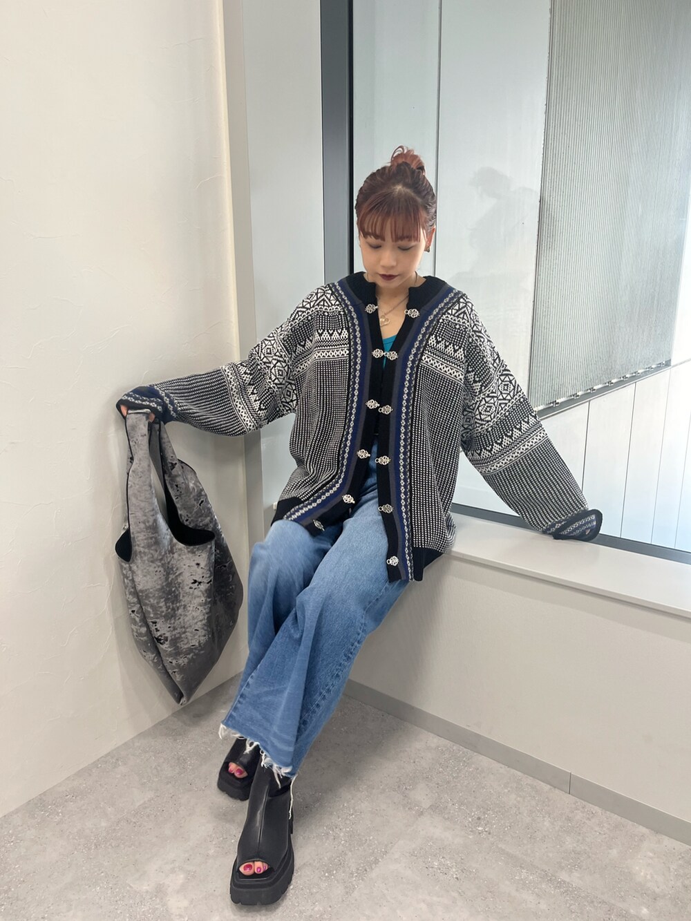 「チロルカーディガン、JEANASISコーデ、JEANASIS、ジーナシス」｜「JEANASISのチロルカーディガン/169183（カーディガン/ボレロ、グレー系）」を使った、JEANASIS  STAFFさん（レディース・160cm）の春コーディネートの3枚目の写真