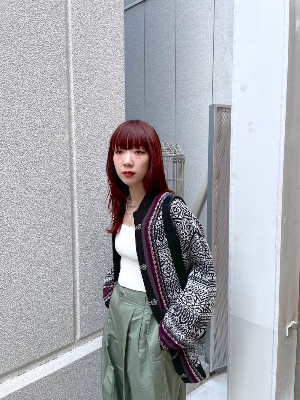 「チロルカーディガン、ジーナシス、JEANASISコーデ、JEANASIS」｜「JEANASISのチロルカーディガン/169183（カーディガン/ボレロ、パープル系）」を使った、JEANASIS  STAFFさん（レディース・160cm）の春コーディネートの2枚目の写真