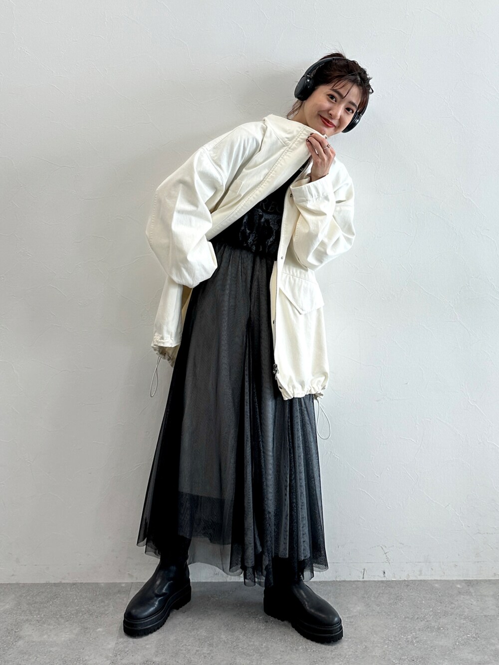 「JEANASISコーデ、JEANASIS、ミリタリージャケット、M65、チュールスカート、休日コーデ」｜「JEANASISのソデ2WAY M-65/264467（ミリタリージャケット、ホワイト系）」を使った、JEANASIS  STAFFさん（レディース・158cm）の夏コーディネートの2枚目の写真