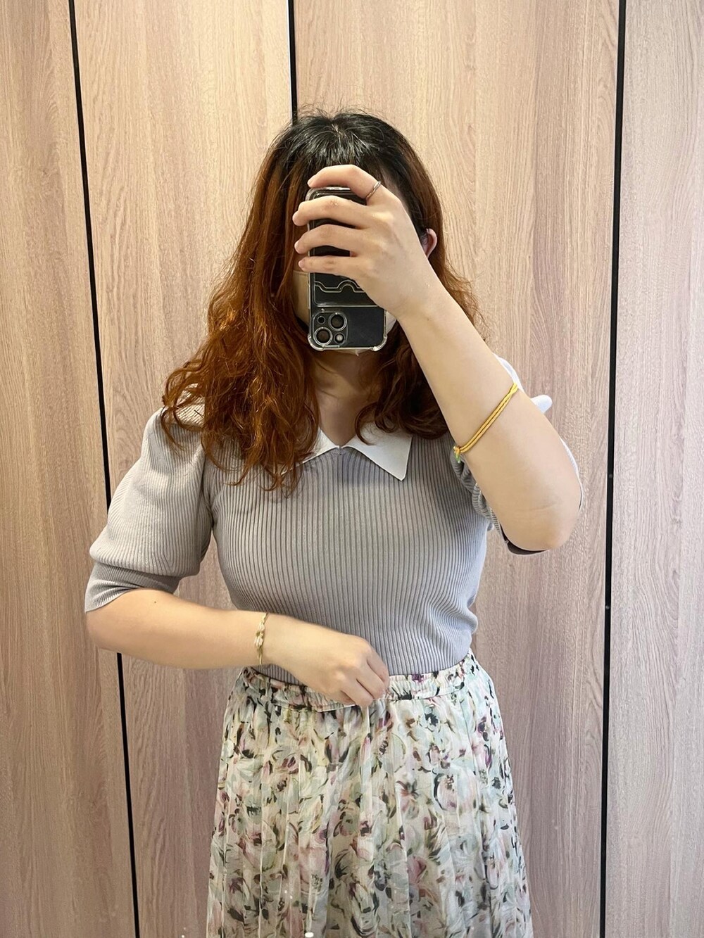 「初夏コーデ、大人かわいい、シンプル」｜「Lilian caratのアイテム（スカート、グリーン系）」を使った、AmberHuangさん（レディース・165cm）の春コーディネートの2枚目の写真