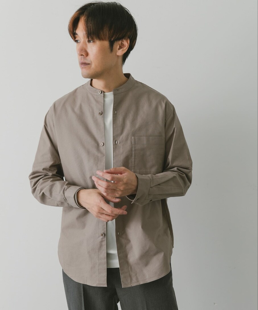 グレー系のシャツ/ブラウス、グレー系のその他パンツを着用したメンズの秋コーディネートの2枚目の写真