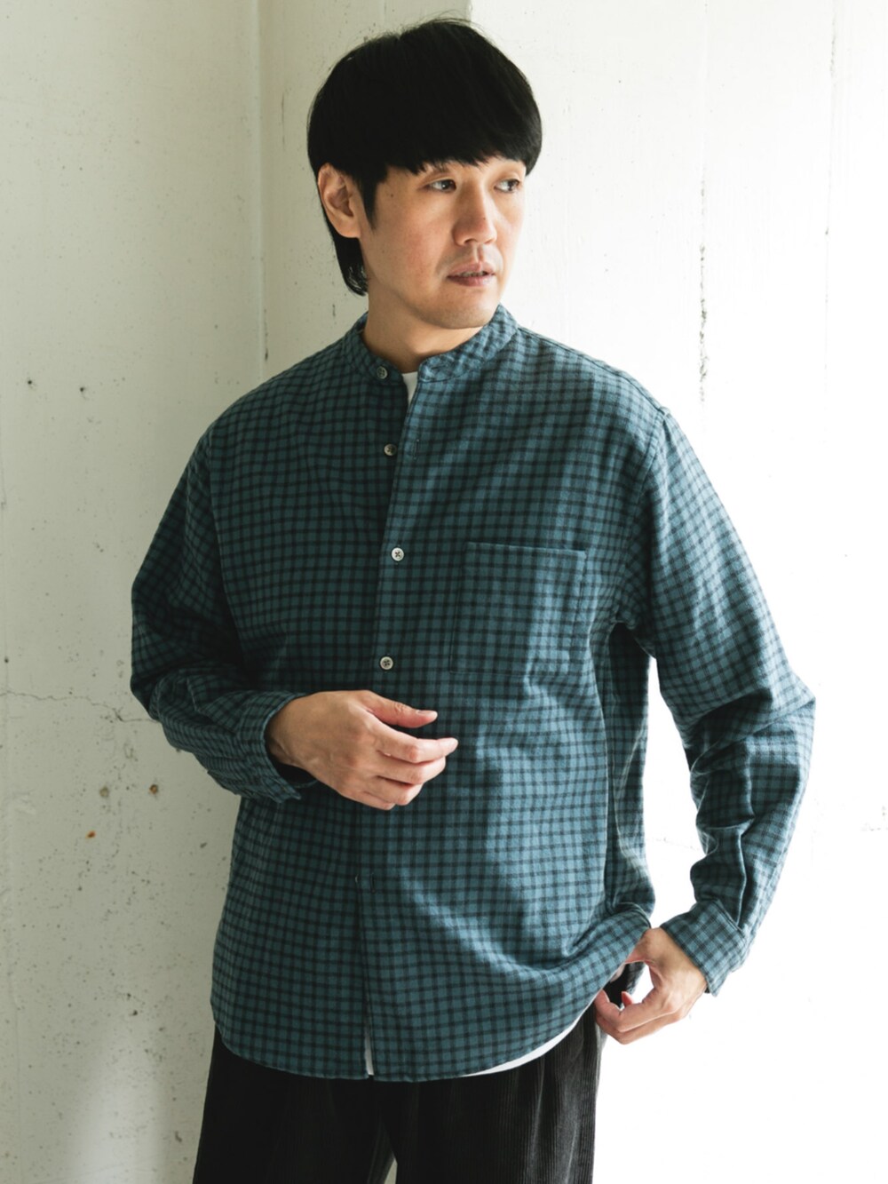 その他のシャツ/ブラウスを着用したメンズの秋コーディネートの2枚目の写真