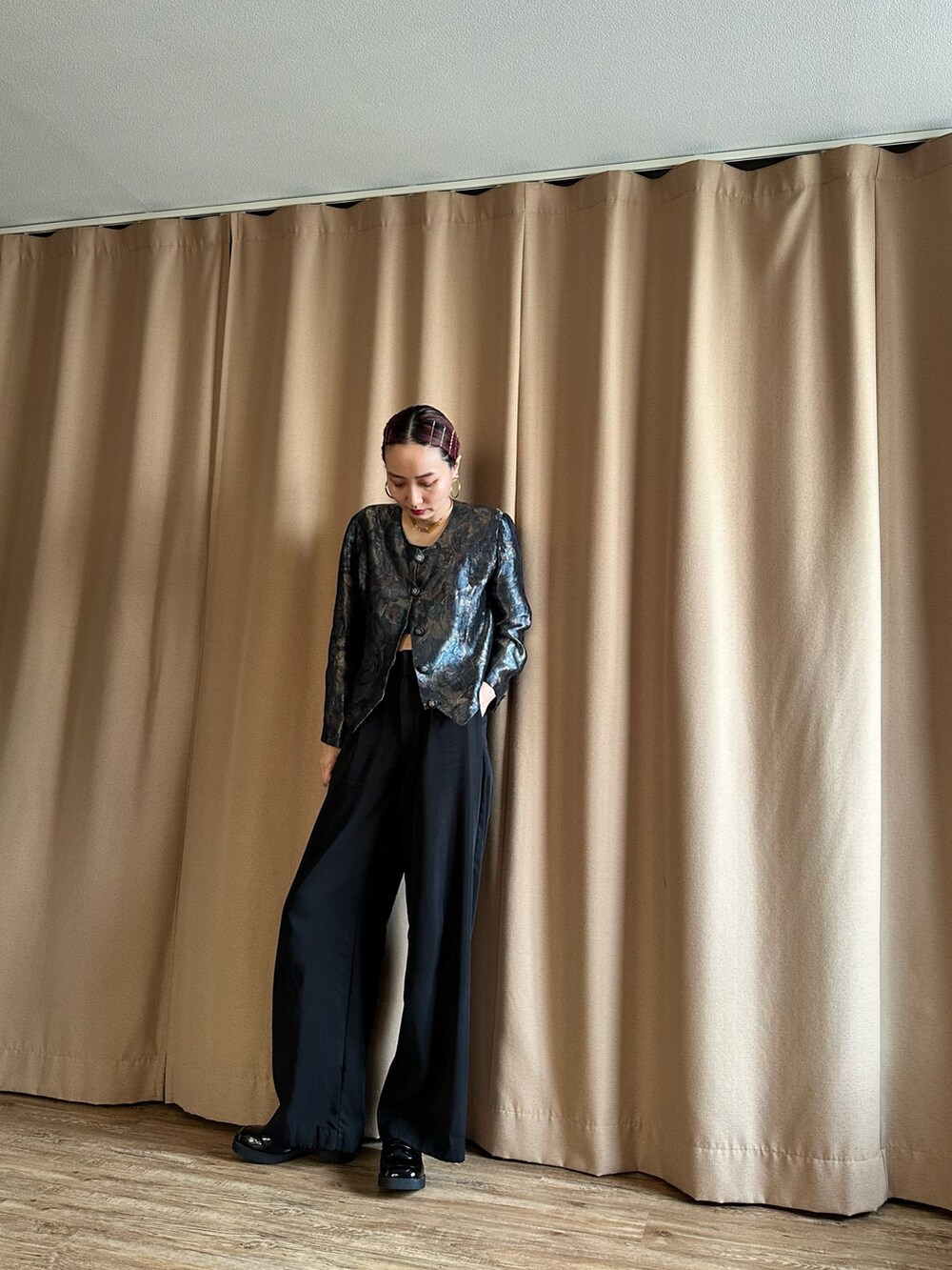 「春服コーデ、ジャケット、シルク、シャツスタイル、柄シャツ、vintage、古着MIX、古着コーデ、古着屋コレンテ」｜「online storeのCOLLENTE VINTAGE (オンラインストア)（その他、その他）」を使った、COLLENTE(yuco)さん（レディース・169cm）の春コーディネートの2枚目の写真
