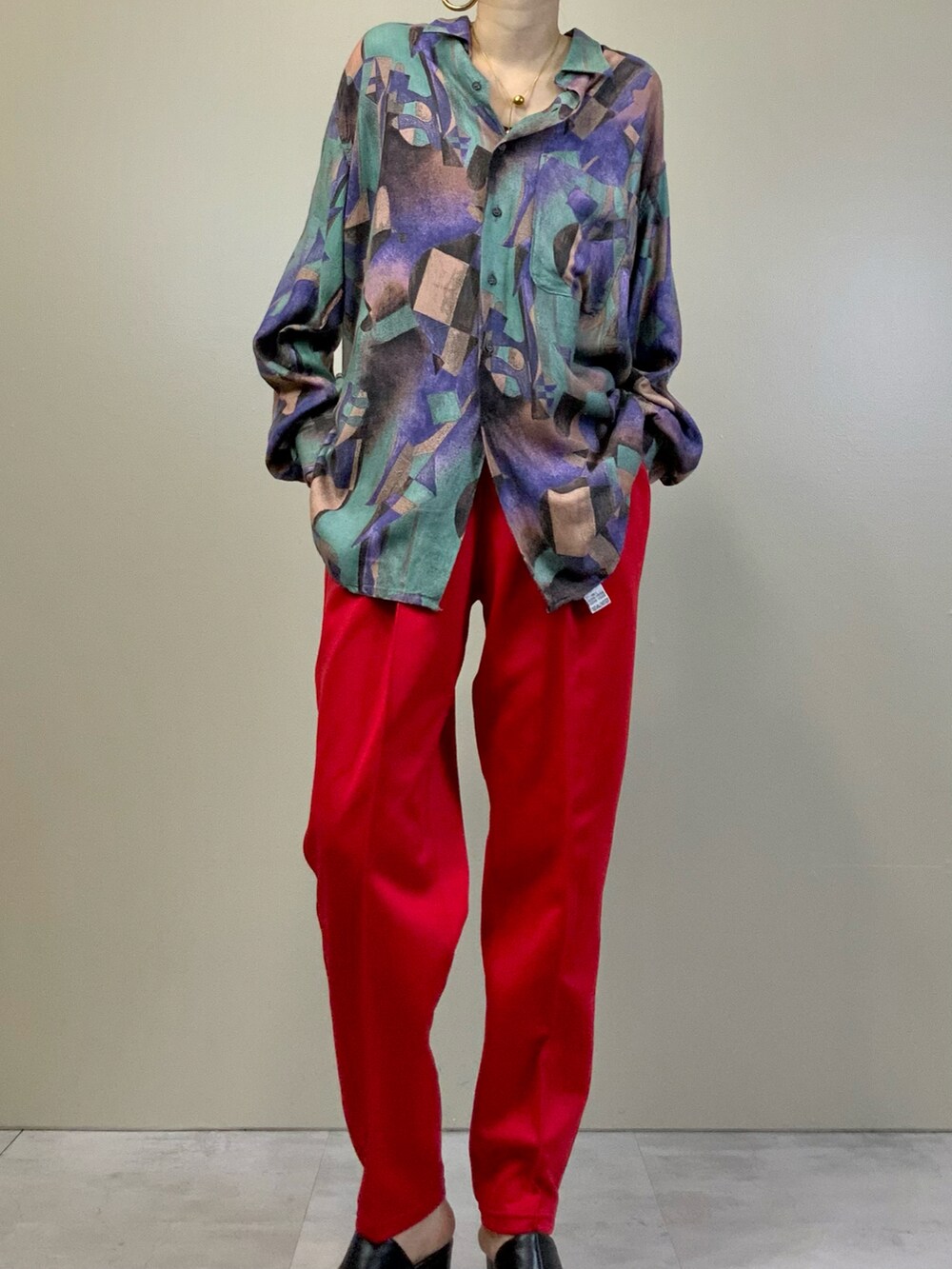 「ごきげんウィーク、カジュアル、柄シャツ、古着屋コレンテ、コレンテ、vintage、古着MIX、シャツスタイル」｜「COLLENTEのアイテム（シャツ/ブラウス、その他）」を使った、COLLENTE(yuco)さん（レディース・169cm）の春コーディネートの3枚目の写真