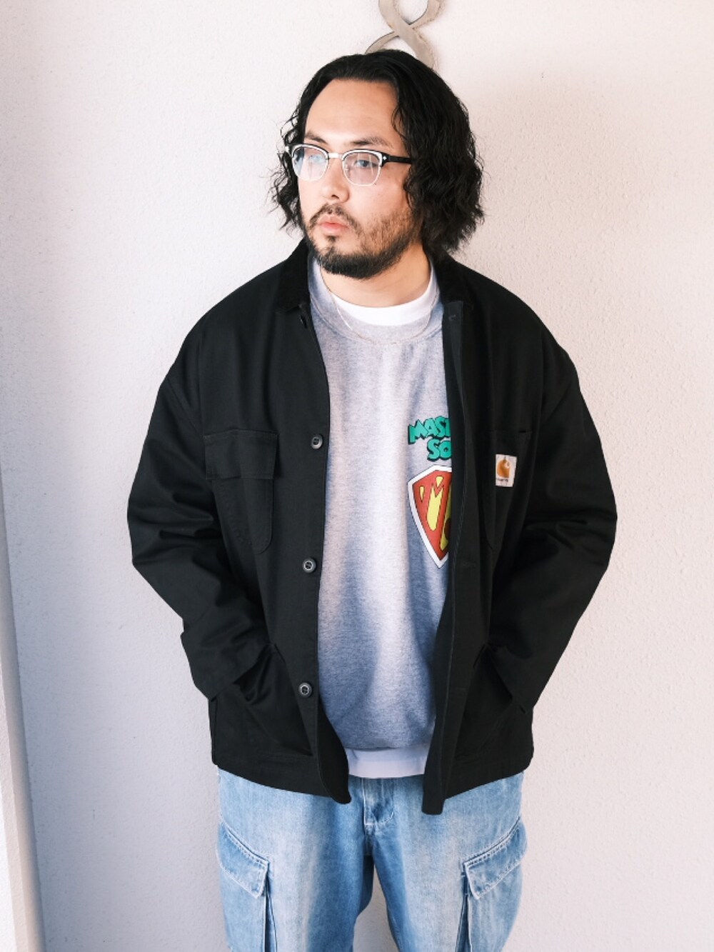 「子供が起きる前に早起きして自撮りおじさん、ファッションを楽しもう、デニム、カーゴパンツ、ストリート、ブーツ、スウェット、BEAMS、メガネ男子、大人カジュアル、オトナカジュアル」｜「白山眼鏡のアイテム（メガネ、ブラック系）」を使った、TAKASHI ITOさん（メンズ・169cm）の秋コーディネートの2枚目の写真