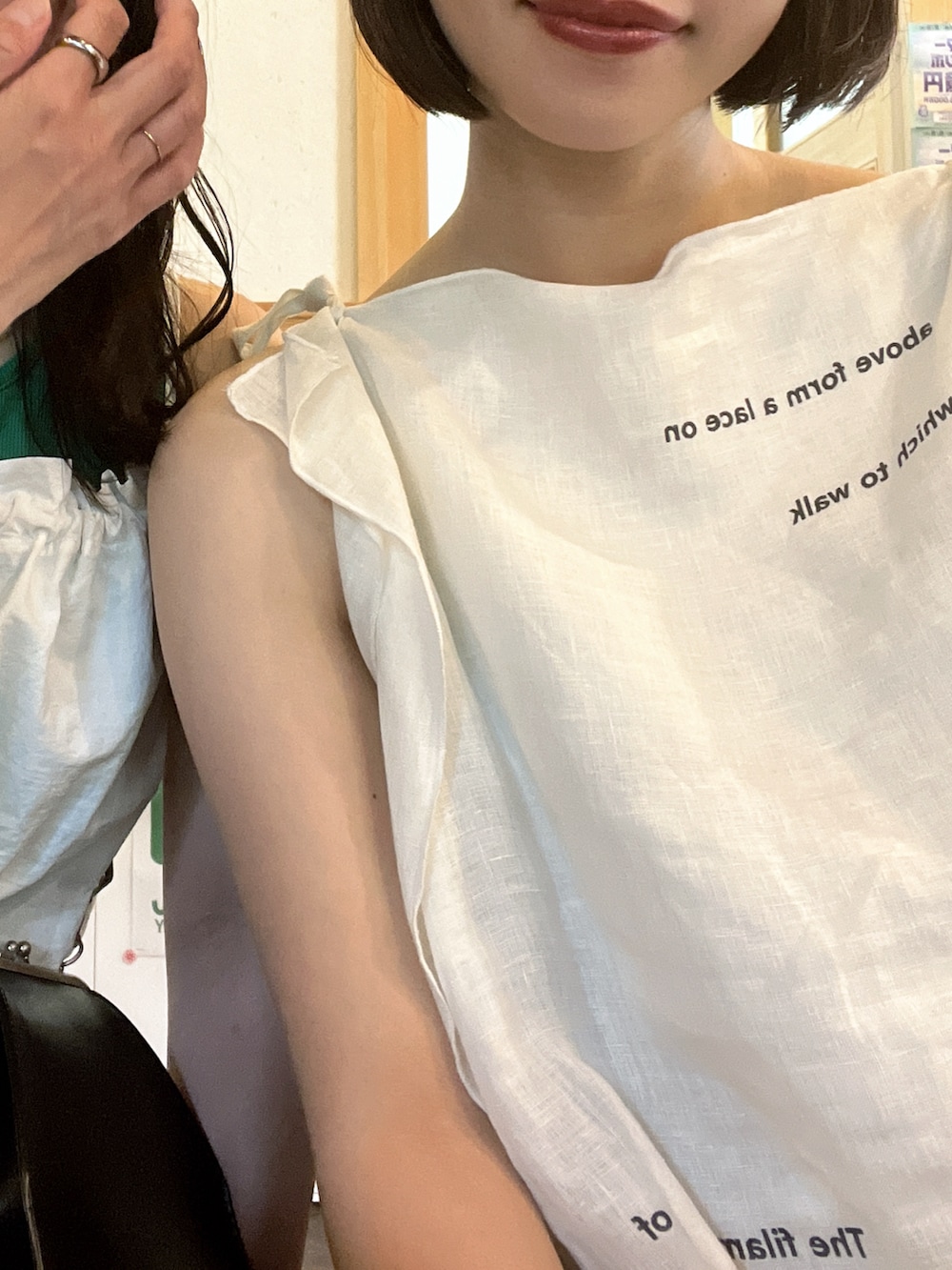 「夏ファッション、baserange、オトナカワイイ、休日スタイル、おでかけコーデ、今日のコーデ、パンツスタイル、スニーカーコーデ、gazelle、赤、ナチュラル、メンズライク、休日コーデ、アウトドアスタイル、おしゃれさんと繋がりたい」｜「BASERANGEの布３枚を気分で変えれます（キャミソール、ホワイト系）」を使った、優さん（レディース・160cm）の夏コーディネートの5枚目の写真