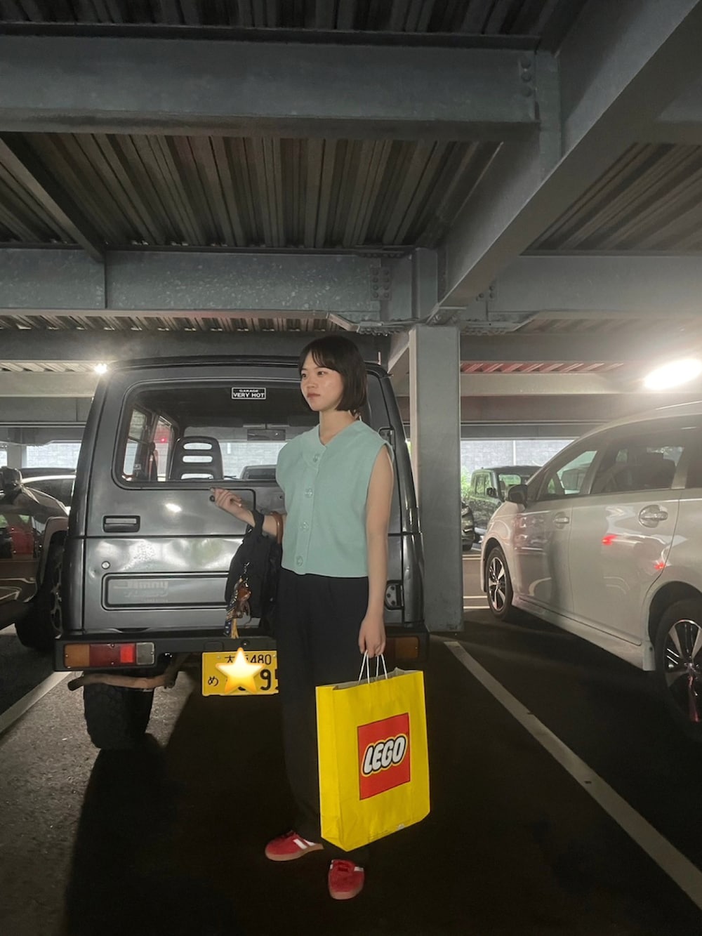 「休日スタイル、きれいめカジュアル、夏ファッション、オトナカジュアル、シンプル、おしゃれさんと繋がりたい、今日のコーデ、スニーカーコーデ、ベスト」｜「ADAM ET ROPE'のアイテム（ベスト、ブルー系）」を使った、優さん（レディース・160cm）の夏コーディネートの2枚目の写真