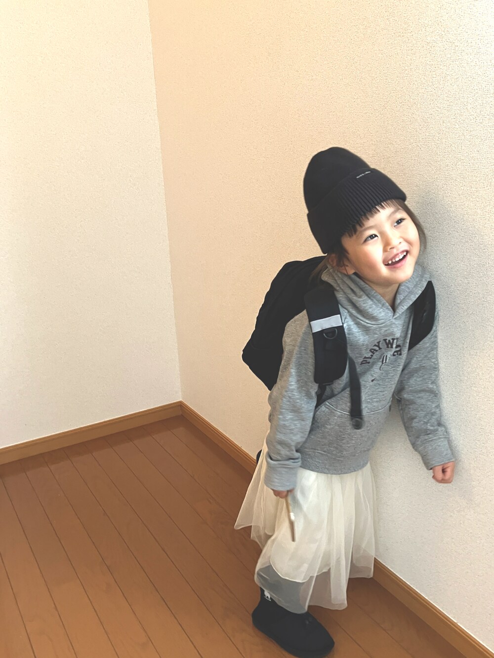 「カジュアルコーデ、休日スタイル、パーカー、ロングスカート、冬コーデ、100cm、4歳、キッズファッション、お洒落さんとつながりたい、いいね、save、フォローお願いします🤑」｜「BREEZEのアイテム（ニットキャップ/ビーニー、ブラック系）」を使った、miipuuさん（キッズ・100cm）の冬コーディネートの2枚目の写真