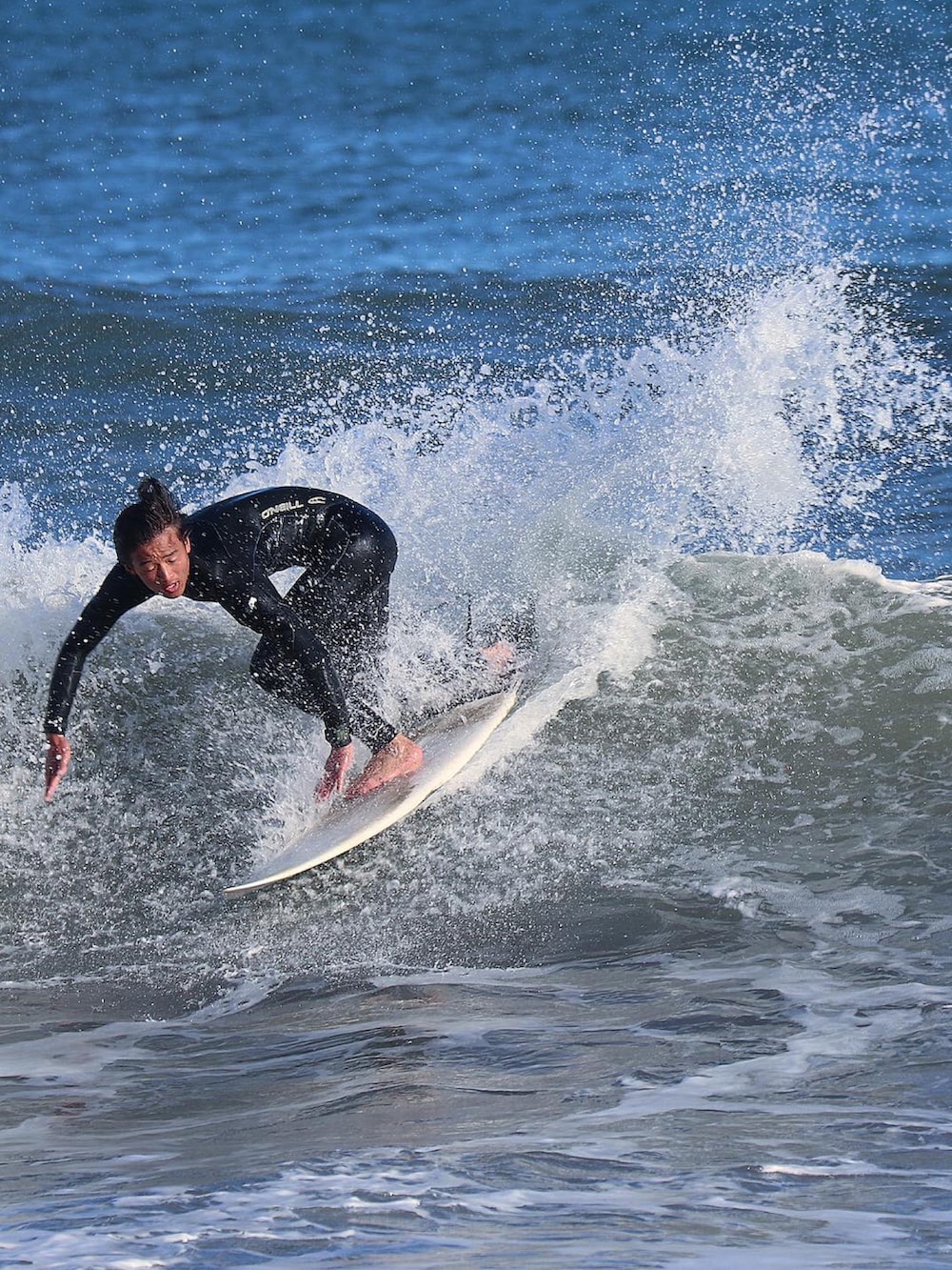 ブラック系のアウトドア/スポーツを着用したメンズの秋コーディネートの2枚目の写真