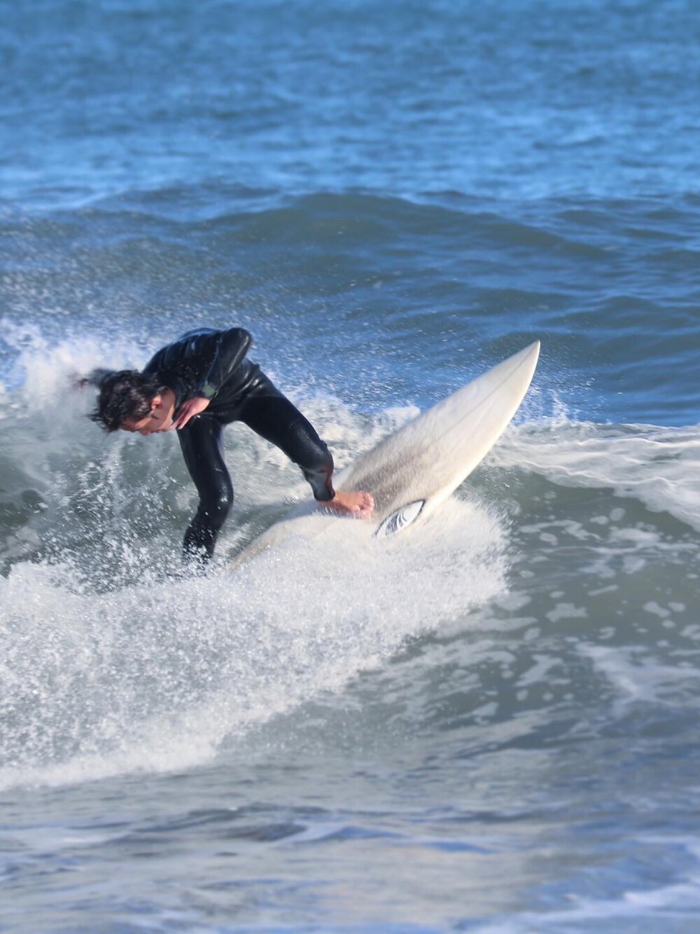 ブラック系のアウトドア/スポーツを着用したメンズの秋コーディネートの3枚目の写真