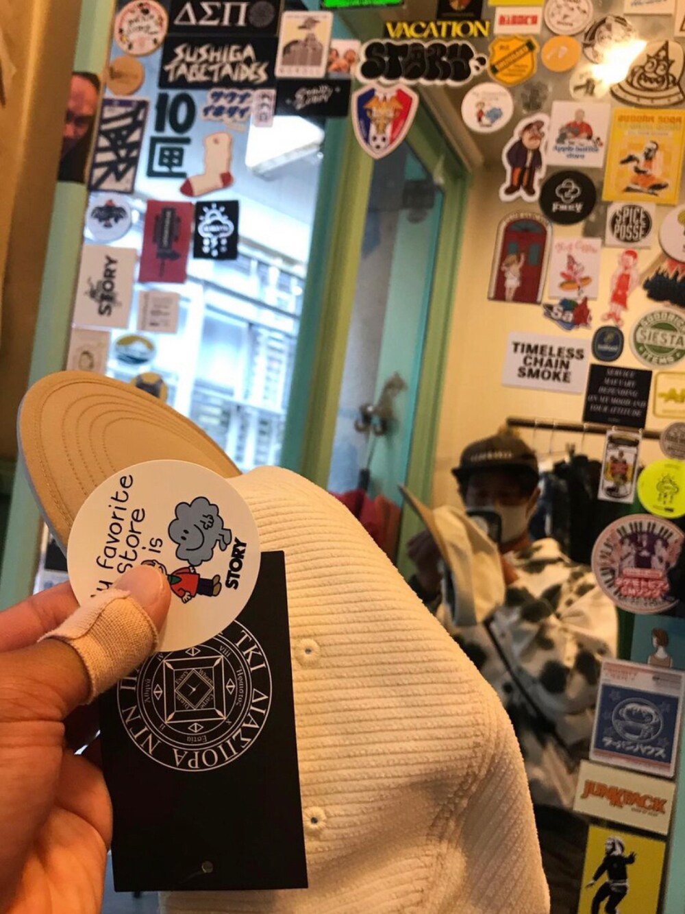 その他のパーカーを着用したメンズの秋コーディネートの2枚目の写真