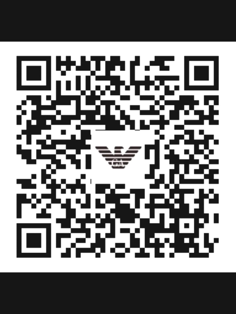 ホワイト系のTシャツ/カットソーを着用したメンズの秋コーディネートの2枚目の写真