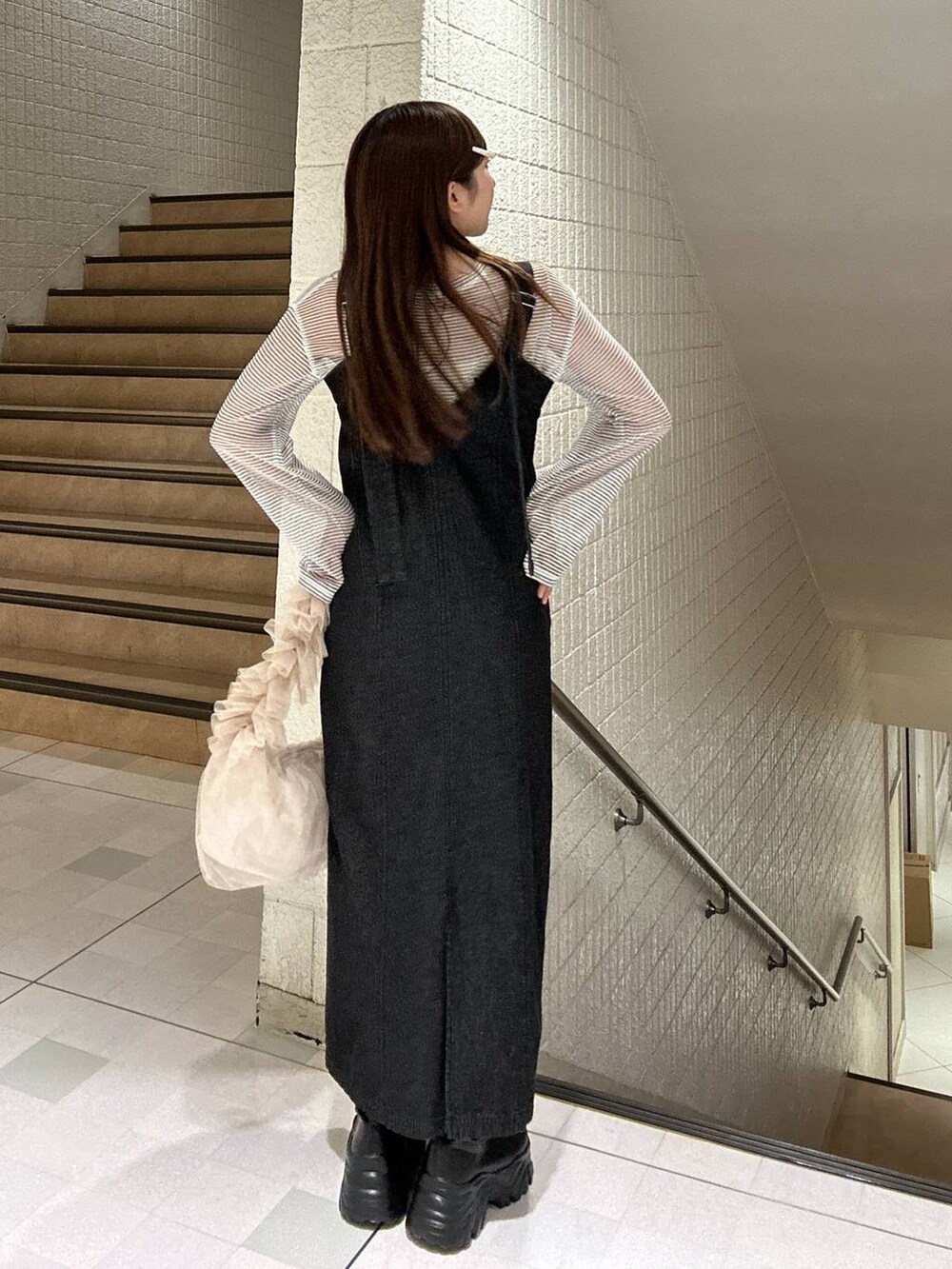 「フェミニン、着痩せ・細見え、きれいめ、ドットエスティ秋コーデ」｜「mysty womanのアソートスニーカーソールブーツ　134363（ブーツ、ブラック系）」を使った、rinoさん（レディース・156cm）の秋コーディネートの2枚目の写真