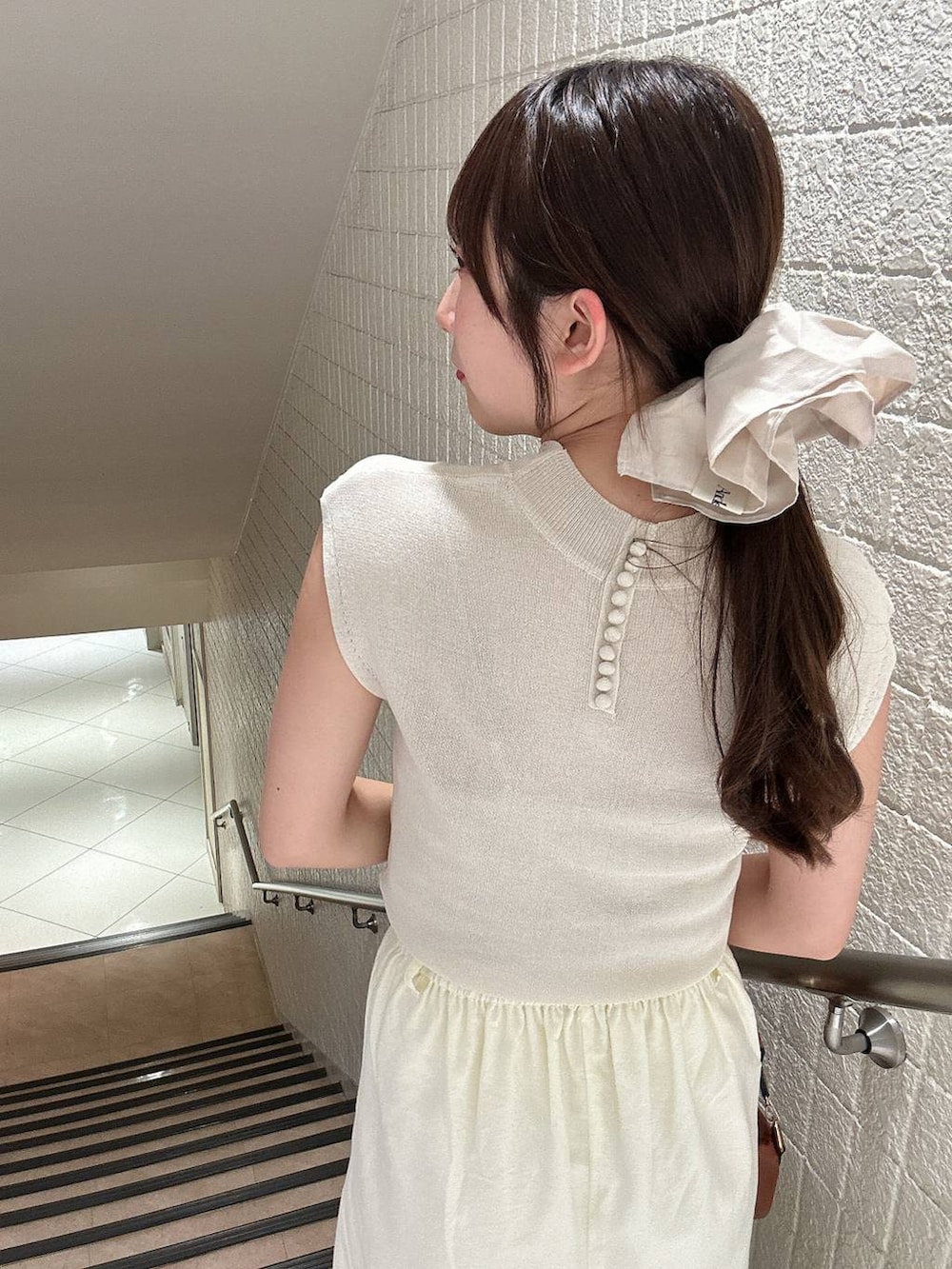 「フェミニン、着痩せ・細見え、きれいめ」｜「A part byのクロスフラットサンダル（サンダル、ホワイト系）」を使った、rinoさん（レディース・156cm）の夏コーディネートの2枚目の写真