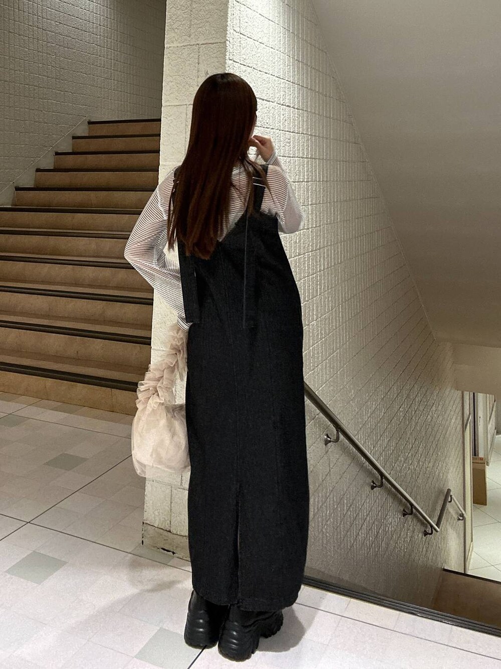 「フェミニン、着痩せ・細見え、きれいめ、ドットエスティ秋コーデ」｜「mysty womanのアソートスニーカーソールブーツ　134363（ブーツ、ブラック系）」を使った、rinoさん（レディース・156cm）の秋コーディネートの5枚目の写真