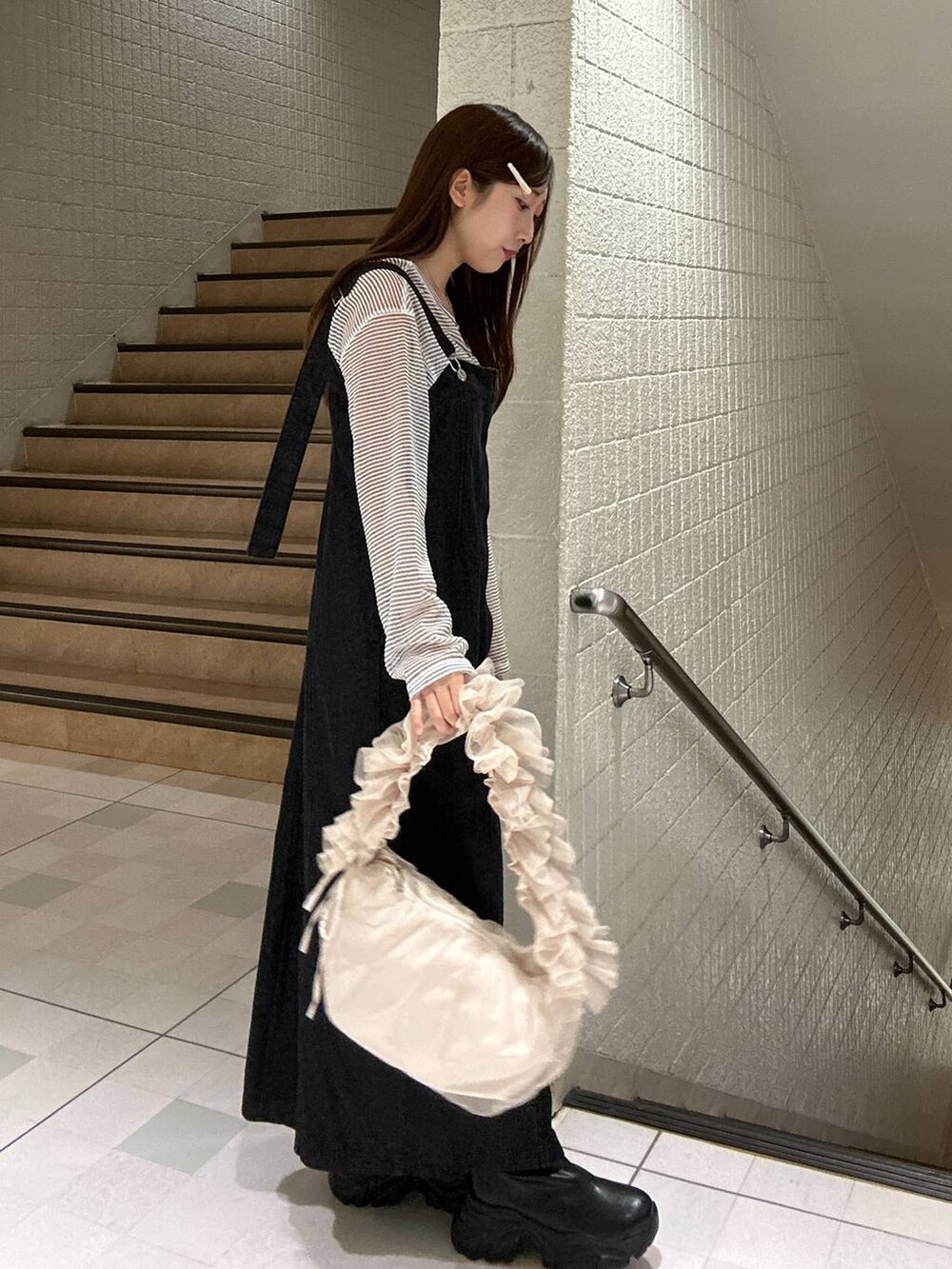 「フェミニン、着痩せ・細見え、きれいめ、ドットエスティ秋コーデ」｜「mysty womanのアソートスニーカーソールブーツ　134363（ブーツ、ブラック系）」を使った、rinoさん（レディース・156cm）の秋コーディネートの3枚目の写真