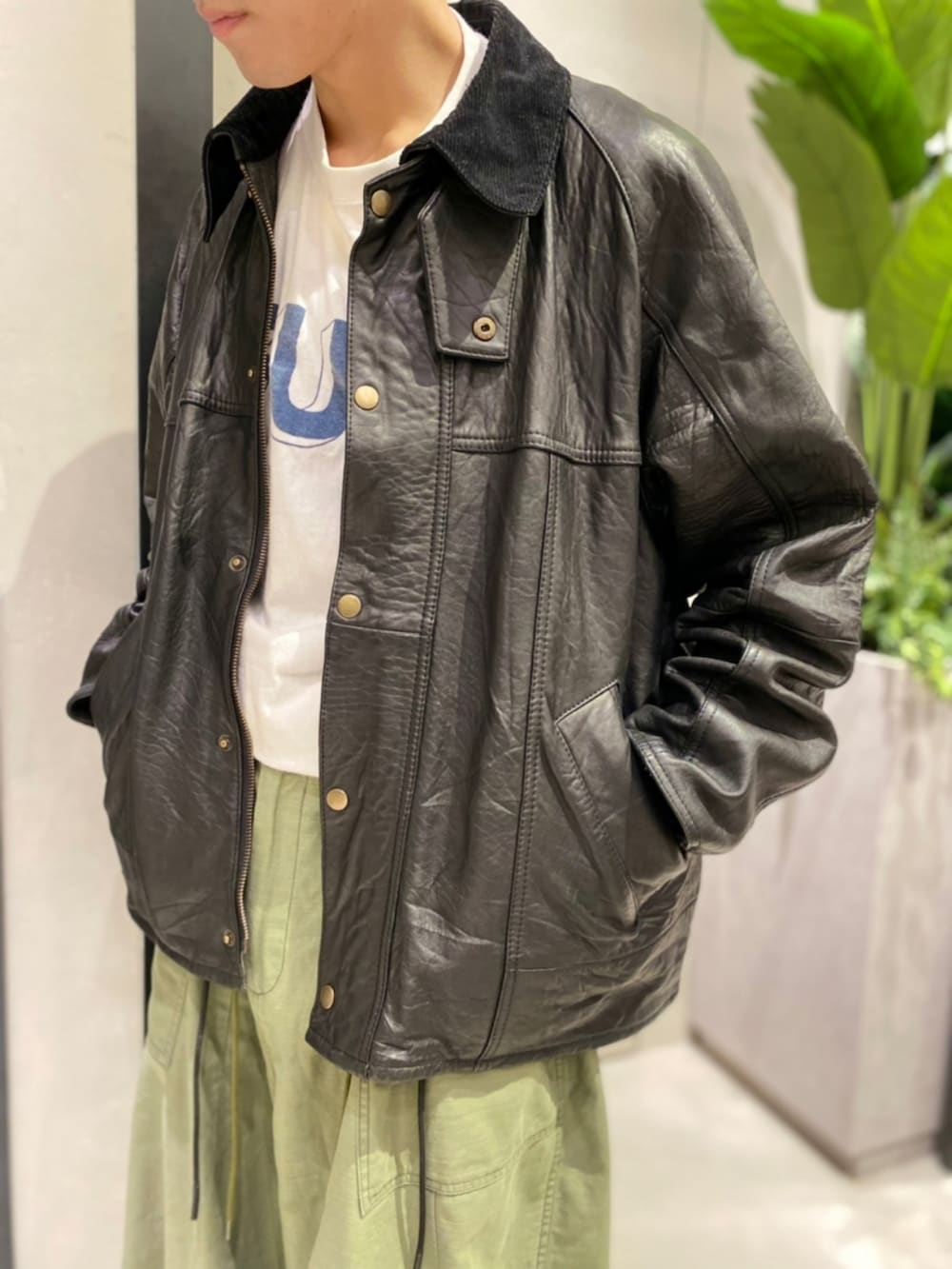 「秋のコーデ、ストリートコーデ、休日スタイル、厚底シューズ、ジャケットスタイル」｜「BEAVERのNeedles/ニードルズ H.D. PANT - FATIGUE（パンツ、ブラック系）」を使った、kotarooooさん（メンズ・170cm）の秋コーディネートの2枚目の写真