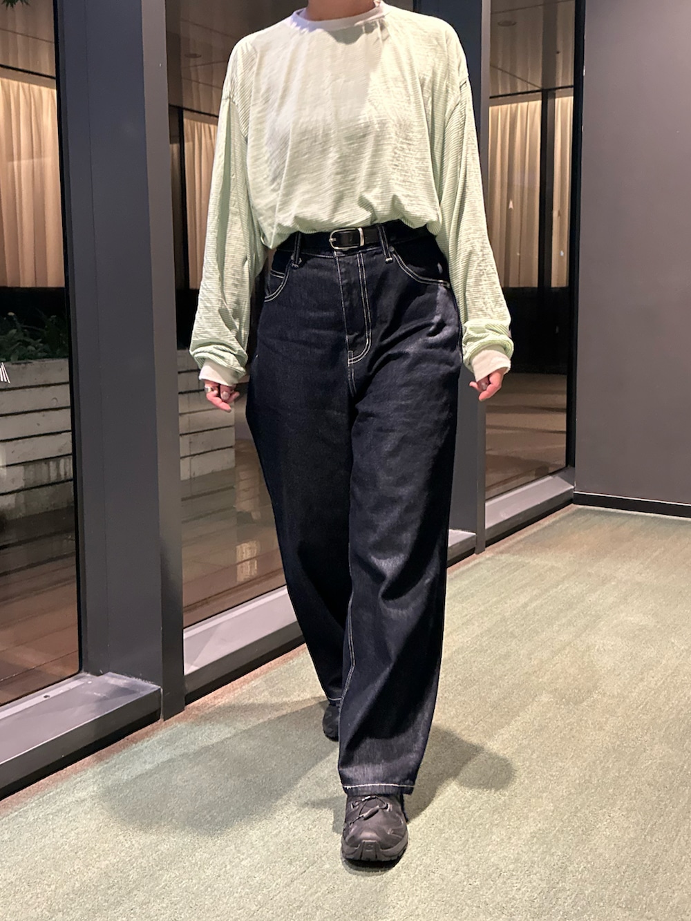 「merino wool、ONC MERINO、グリーン、ボーダートップス、MidiUmi、SALOMON、カジュアル、シンプルカジュアル、デニム、ボーダー、パンツコーデ、ノンウォッシュデニム」｜「ONC MERINOのアイテム（Tシャツ/カットソー、グリーン系）」を使った、osushikkoさん（レディース・154cm）の夏コーディネートの3枚目の写真