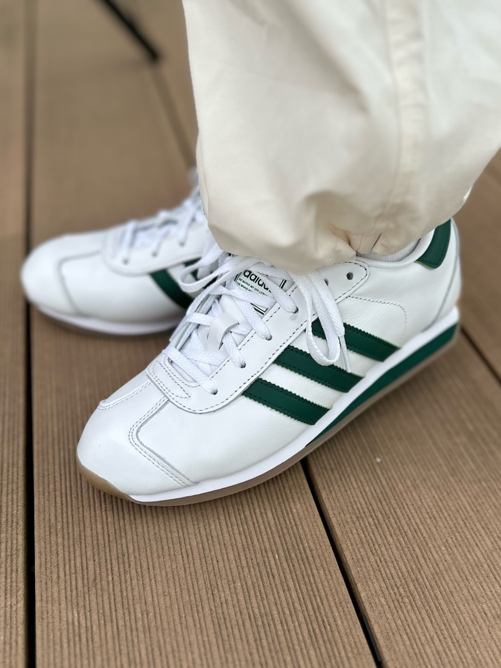 IA(六本木オフィス)｜adidasのスニーカーを使ったコーディネート