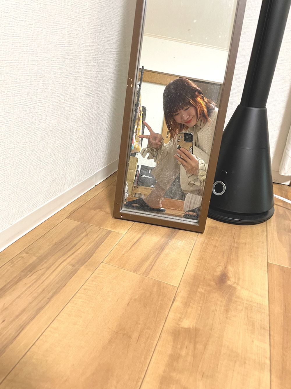 「シンプルコーデ、春、シンプル、ootd、シャツスタイル、UNIQLO、カーディガン、春コーデ、ベージュ、ホワイト、ワイドパンツ」｜「UNIQLOのアイテム（カーディガン/ボレロ、ホワイト系）」を使った、whoowhoooさん（レディース・163cm）の春コーディネートの2枚目の写真