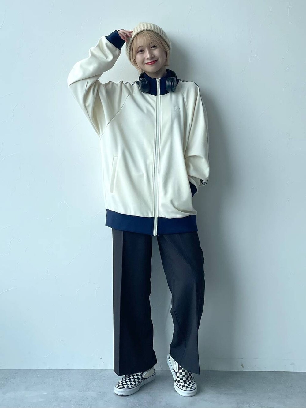 「楽ちんコーデ、休日コーデ、体型カバー、きれいめ、ゆったり、アクティブキュート_PAGEBOY、PAGEBOY、骨格ウェーブ_PAGEBOY、イエベ春_PAGEBOY、カジュアル、ストリート、メンズライク、PAGEBOYLIM、ニット帽、スラックス」｜「PBLIMのPAGEBOYLIM/ニットバケハ（ハット、ベージュ系）」を使った、moeさん（レディース・158cm）の夏コーディネートの5枚目の写真