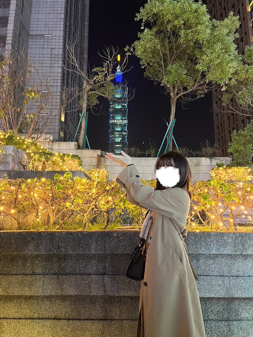 「春服、春服コーデ、春服みてみて、オトナ女子、大人カジュアル、オトナカジュアル、シンプルコーデ、お出かけコーデ、ブーツ、ブラウン、ブラック、おしゃれさんと繋がりたい、お洒落さんとつながりたい、ファッションを楽しもう、いいね、save、フォローお願いします🤑」｜「CHARLES & KEITHのスカーフラップド トップハンドルバッグ / Scarf Wrapped Top Handle Bag（ハンドバッグ、ブラック系）」を使った、シシ🌼さん（レディース・153cm）の冬コーディネートの3枚目の写真