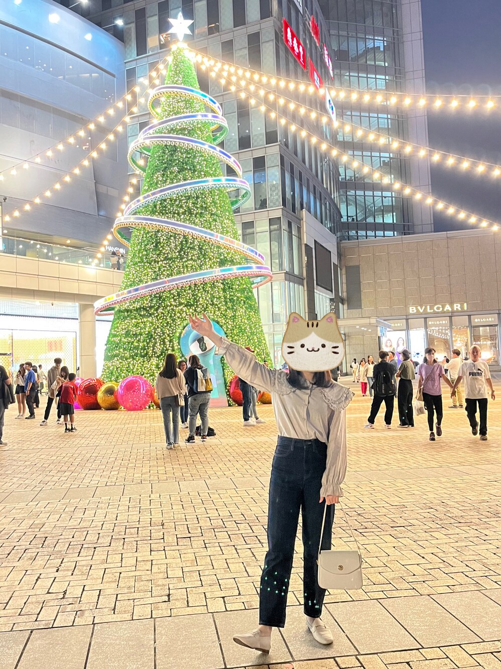「つけ襟、デニム、ブルー、ホワイト、オトナ女子、低身長コーデ、着回しコーデ、オトナカワイイ、パンツスタイル、大人カジュアル、ラクチンコーデ、シンプルスタイル、オトナカジュアル、お洒落さんとつながりたい、いいね、save、フォローお願いします🤑」｜「UNIQLOのハイライズスキニーアンクルジーンズ（ビューティコンプレッション・丈標準68cm）（デニムパンツ、ブルー系）」を使った、シシ🌼さん（レディース・153cm）の冬コーディネートの4枚目の写真