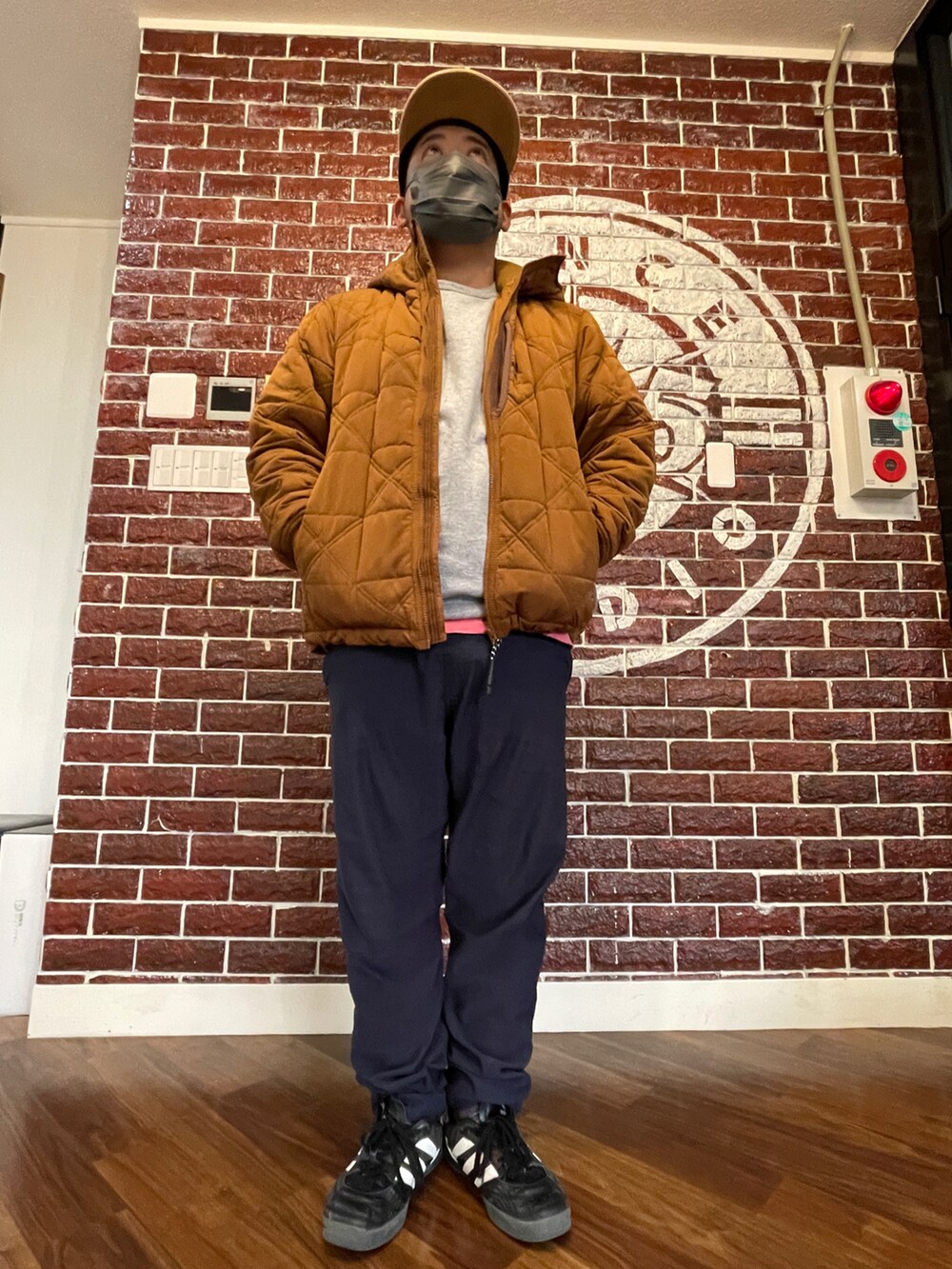「ストリートMIX、アディダス、チャンピオン、B.C STOCK、ぽっちゃり、デブコーデ」｜「GUNZEのアイテム（チノパンツ、ブルー系）」を使った、mike135さん（メンズ・164cm）の冬コーディネートの2枚目の写真