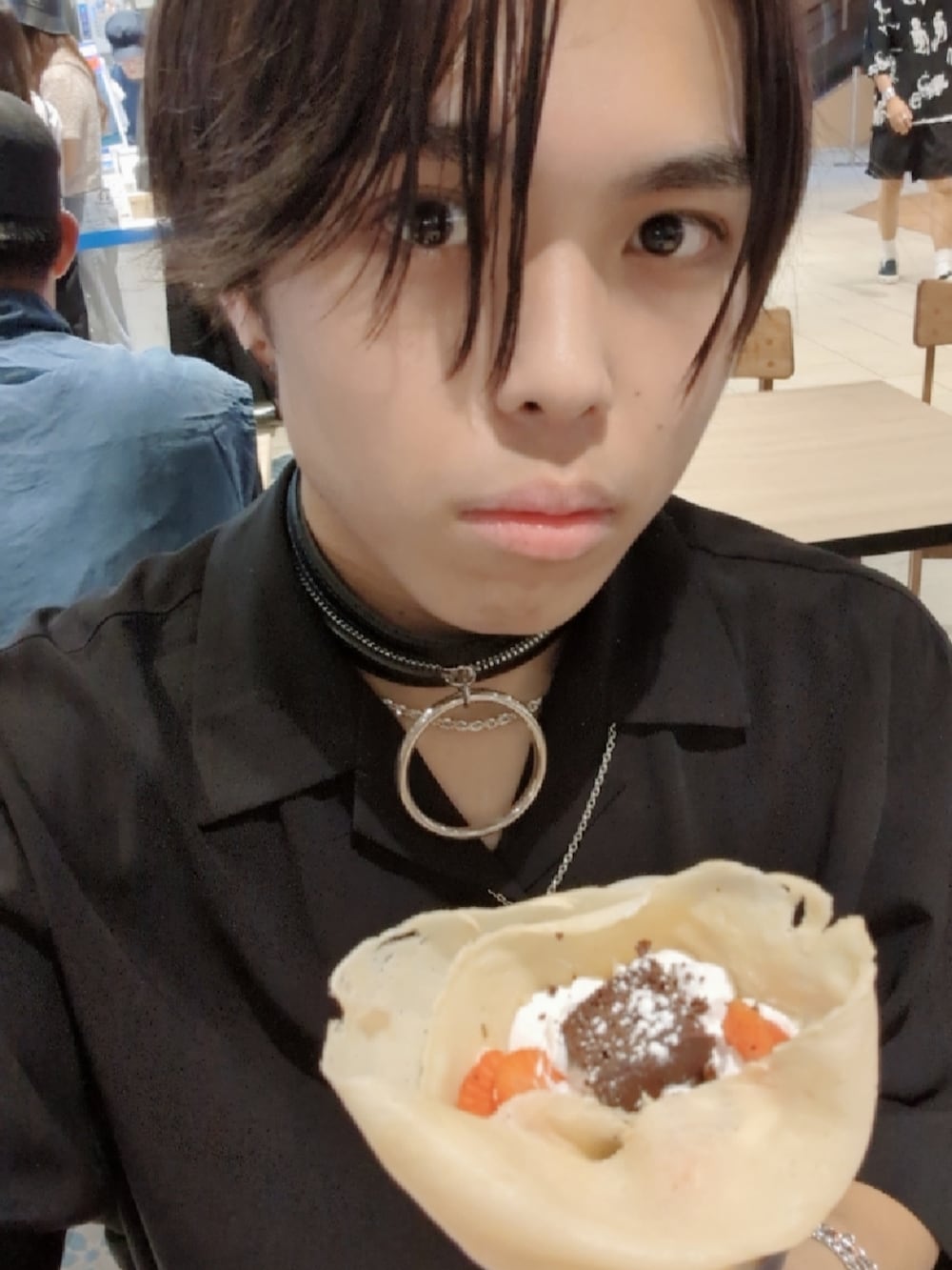 「メンズファッション、お洒落さんとつながりたい、今日のコーデ、休日コーデ、大人カジュアル、GU、プチプラ、きれいめカジュアル、タックイン、モード、高校生、シャツスタイル、シャツ、ブーツ、ブラック」｜「GUのアイテム（シャツ/ブラウス、ブラック系）」を使った、takuma≯さん（メンズ・164cm）の秋コーディネートの5枚目の写真