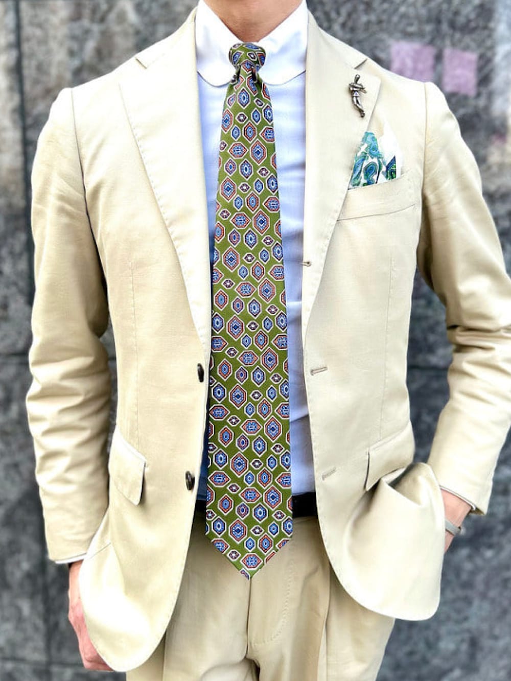 「春のNewスタイル、大人コーデ、キレイめ、オトナカジュアル、ootd」｜「BRILLA per il gustoのアイテム（スーツセット、ベージュ系）」を使った、pipimarさん（メンズ・170cm）の春コーディネートの2枚目の写真