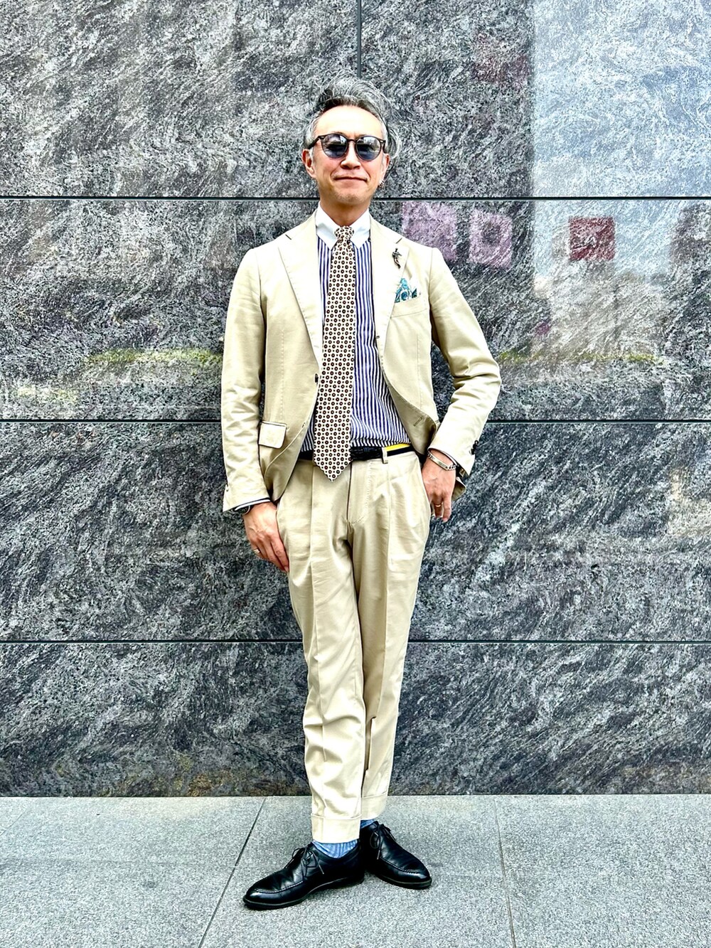 「大人カジュアル、今日のコーデ、サングラス」｜「BRILLA per il gustoのアイテム（セットアップ、ベージュ系）」を使った、pipimarさん（メンズ・170cm）の夏コーディネートの3枚目の写真