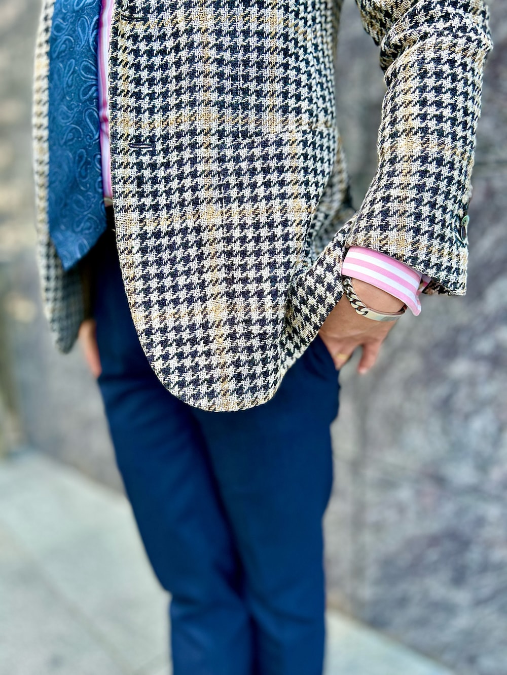 「シンプルコーデ、レイヤードスタイル」｜「Stile Latinoのアイテム（テーラードジャケット、ブラック系）」を使った、pipimarさん（メンズ・170cm）の夏コーディネートの2枚目の写真