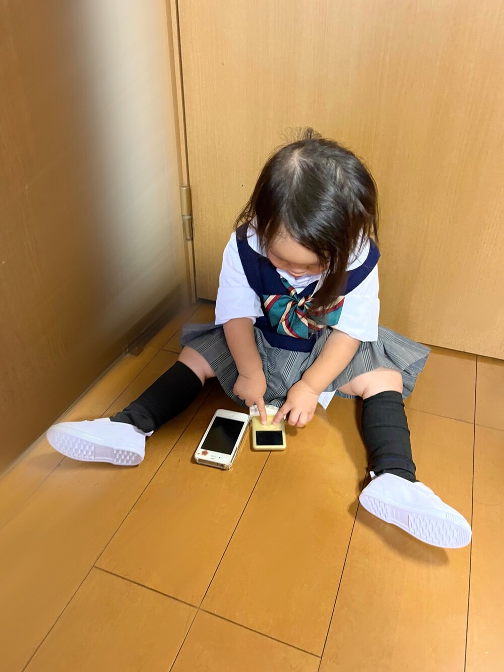 その他のラッピングキットを着用したキッズの秋コーディネートの4枚目の写真