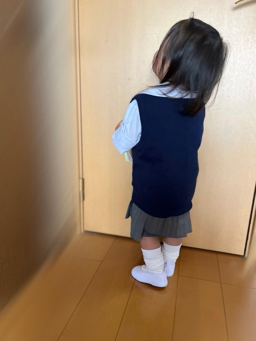 その他のラッピングキットを着用したキッズの秋コーディネートの3枚目の写真